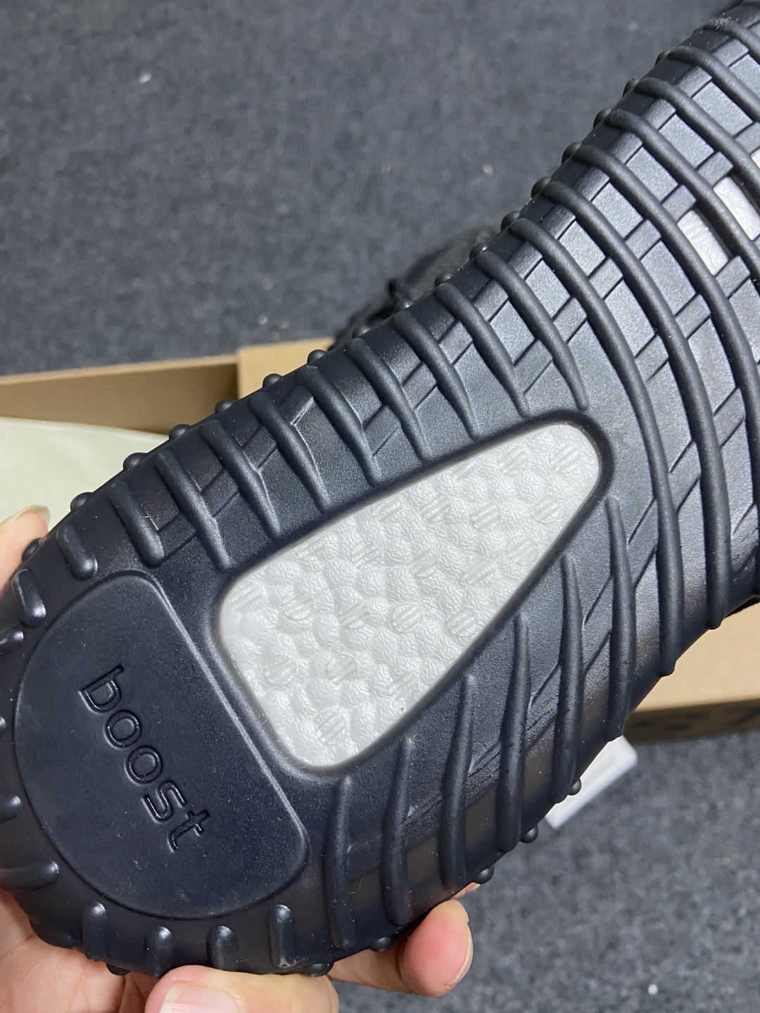 Yeezy黑 尺码36-48

纯原版出品-Yeezy Boost 350 V2 Static Blac