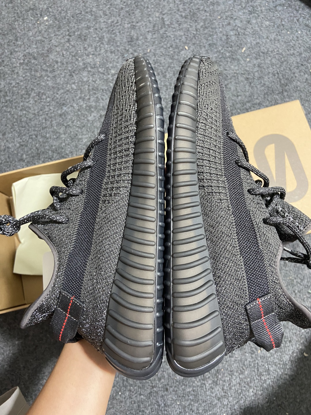 Yeezy黑 尺码36-48

纯原版出品-Yeezy Boost 350 V2 Static Blac