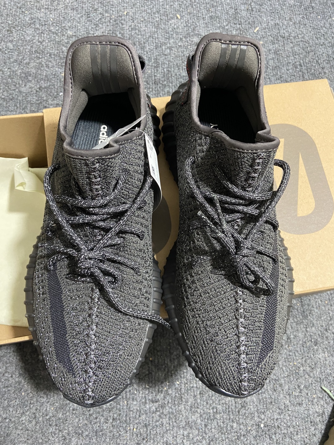 Yeezy黑 尺码36-48

纯原版出品-Yeezy Boost 350 V2 Static Blac
