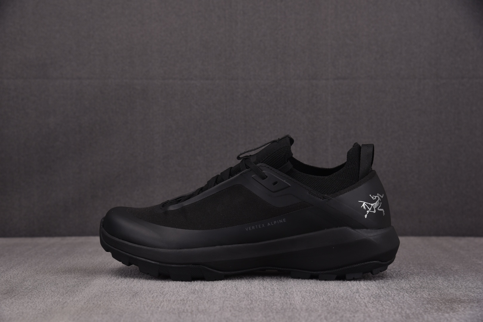 始祖鸟 尺码38-45

纯原出品-Arcteryx Vertex Alpine 黑色银标 YZ024
