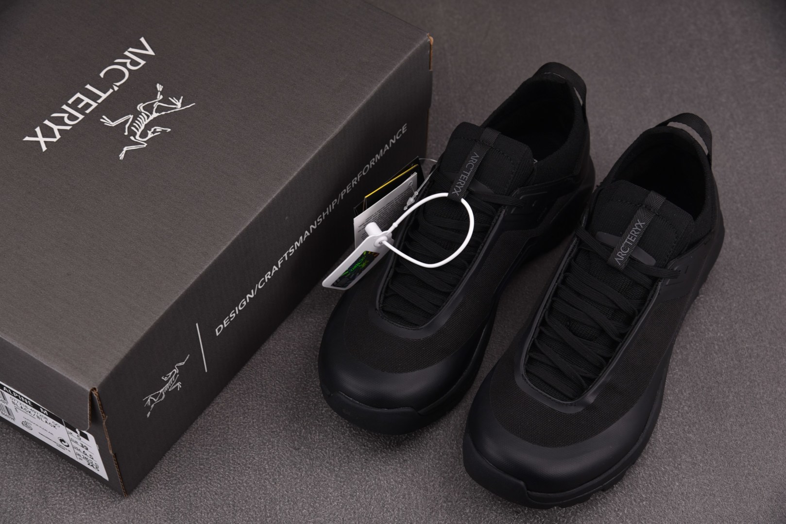 始祖鸟 尺码38-45

纯原出品-Arcteryx Vertex Alpine 黑色银标 YZ024
