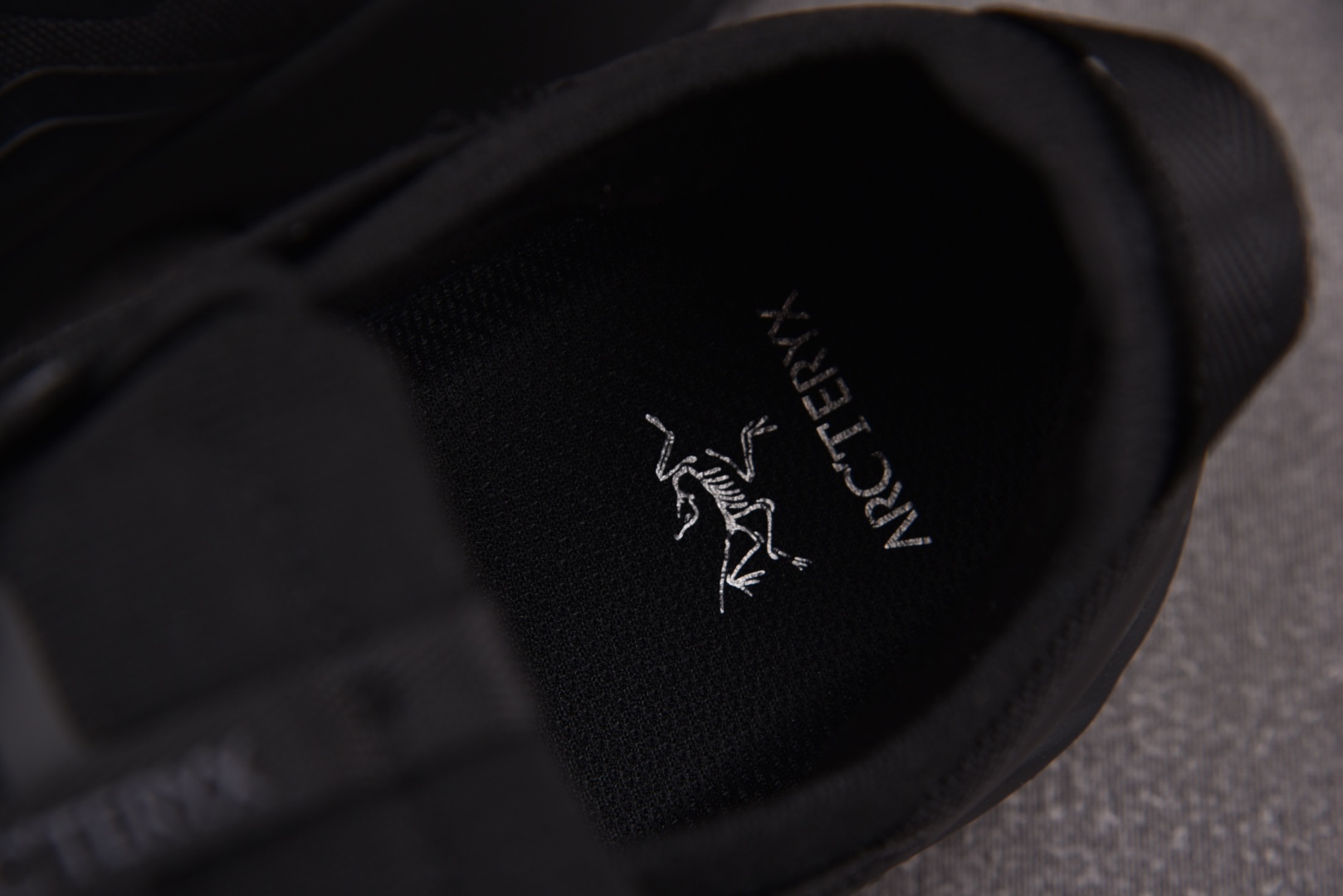 始祖鸟 尺码38-45

纯原出品-Arcteryx Vertex Alpine 黑色银标 YZ024
