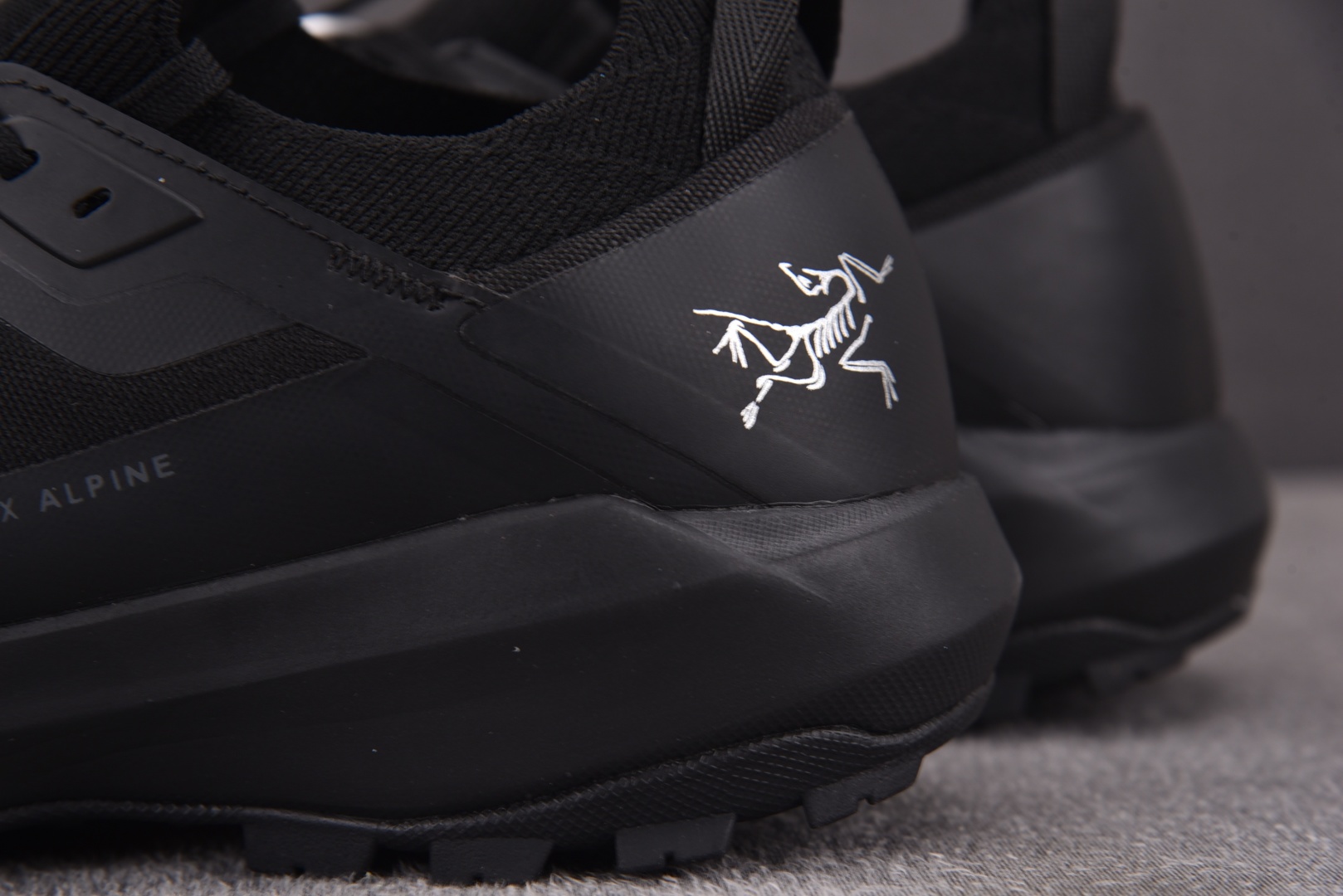 始祖鸟 尺码38-45

纯原出品-Arcteryx Vertex Alpine 黑色银标 YZ024
