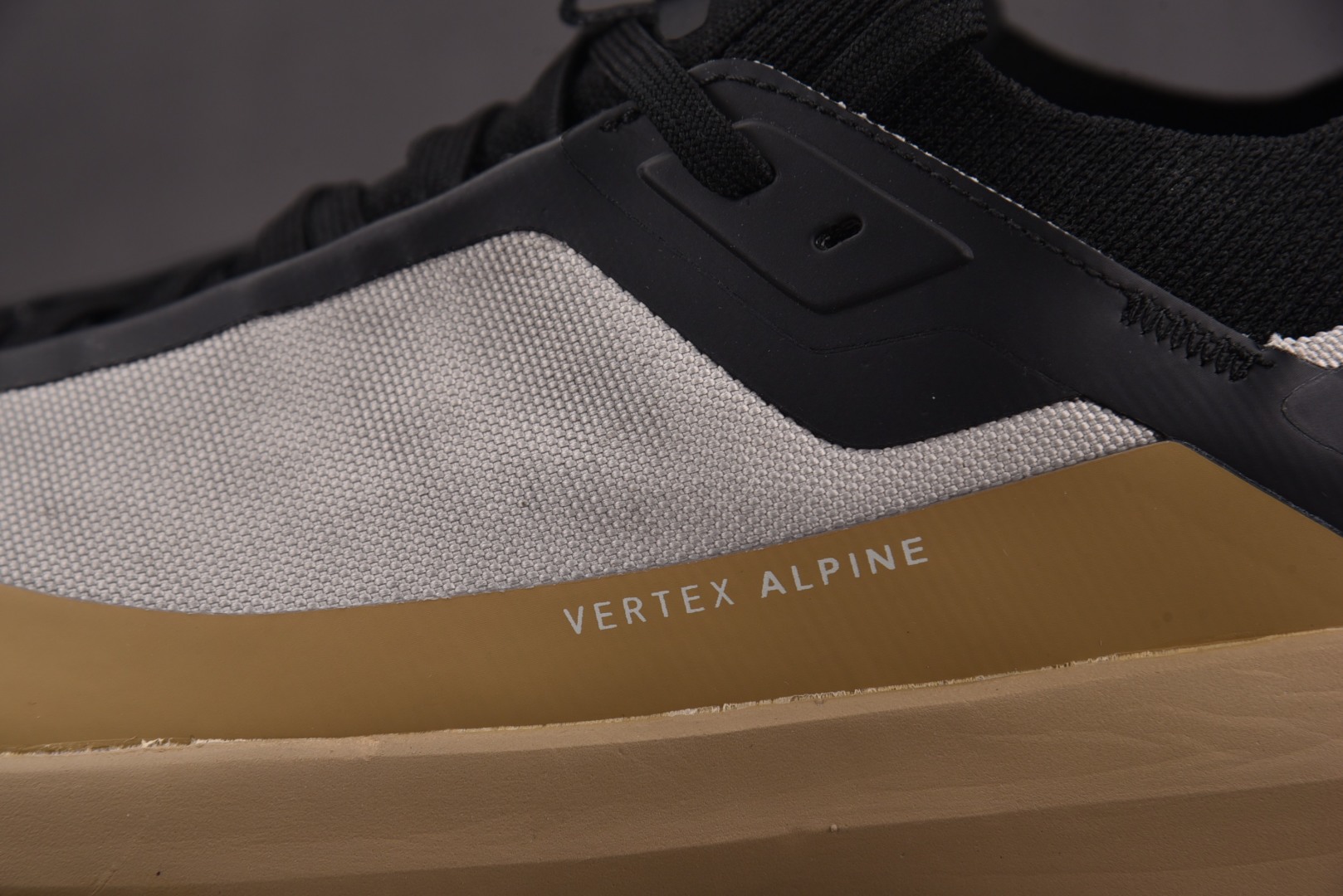 始祖鸟 尺码38-45

纯原出品-Arcteryx Vertex Alpine 米棕黑 YZ024
尺