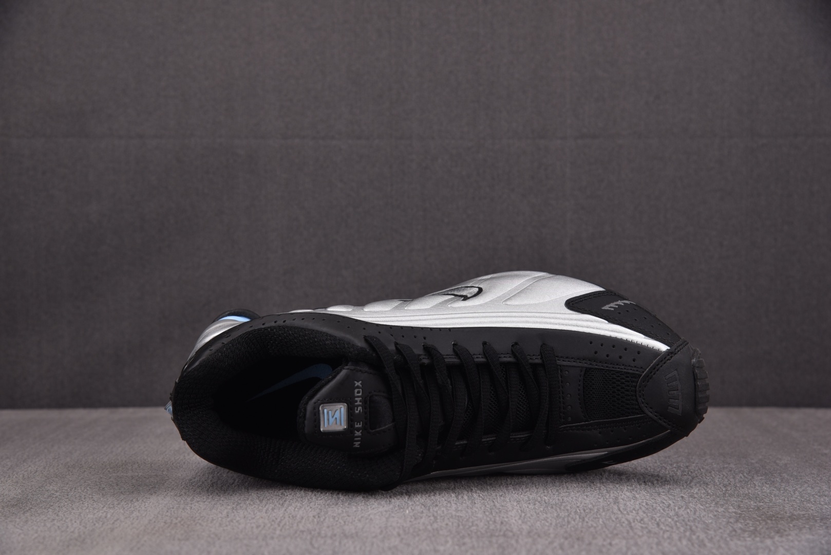 Shox 尺码36-45

纯原版出品-NK Shox R4 Metallic Silver Black