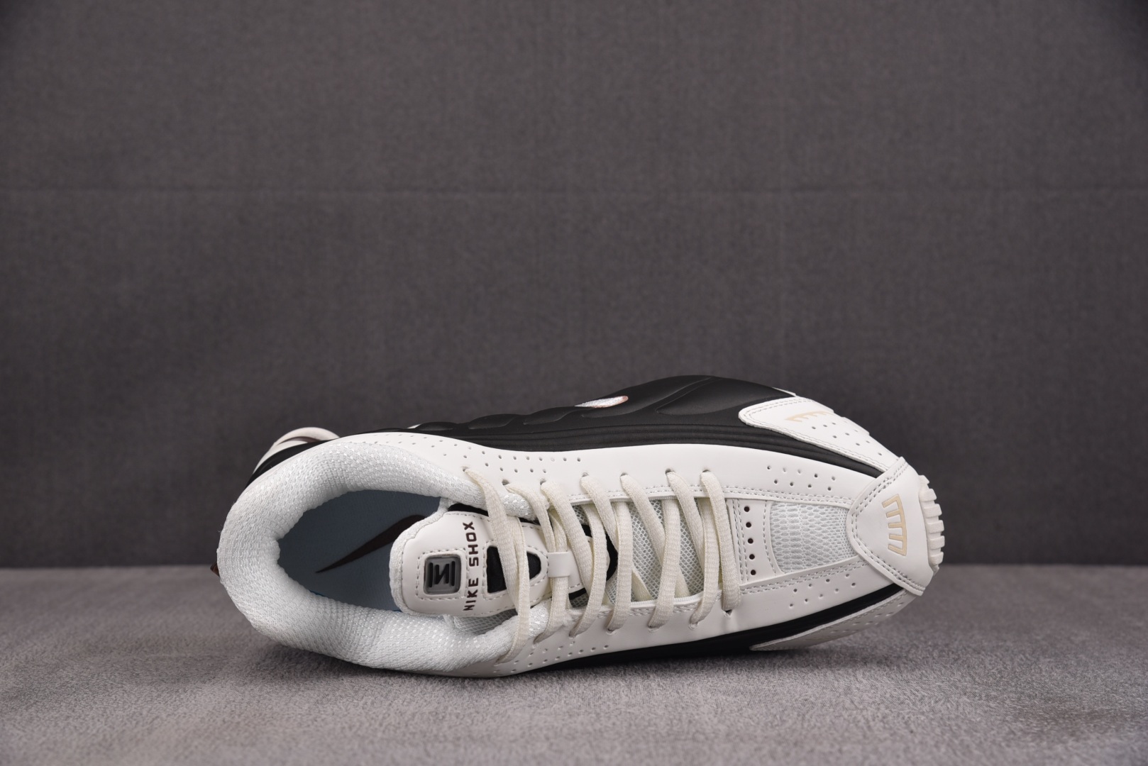 Shox 尺码36-45

纯原版出品-NK Shox R4 Sail Fauna Brown 白黑棕 