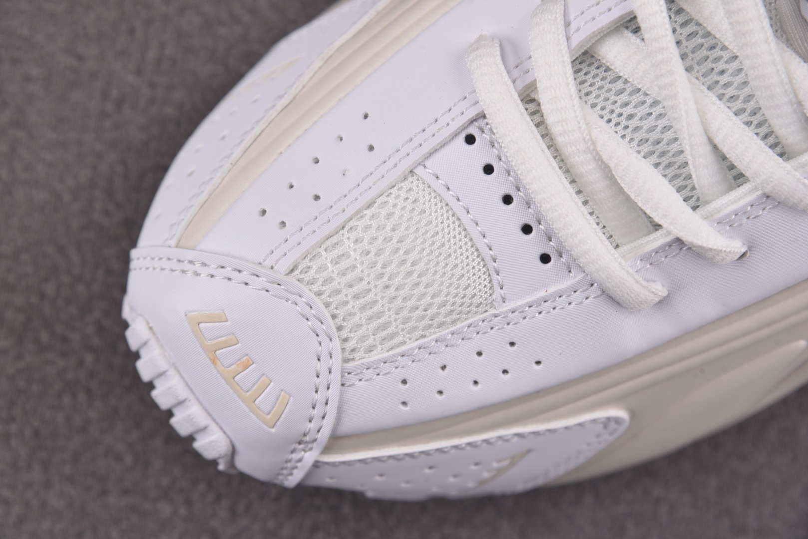 Shox 尺码36-45

纯原版出品-NK Shox R4 White Phantom Picante