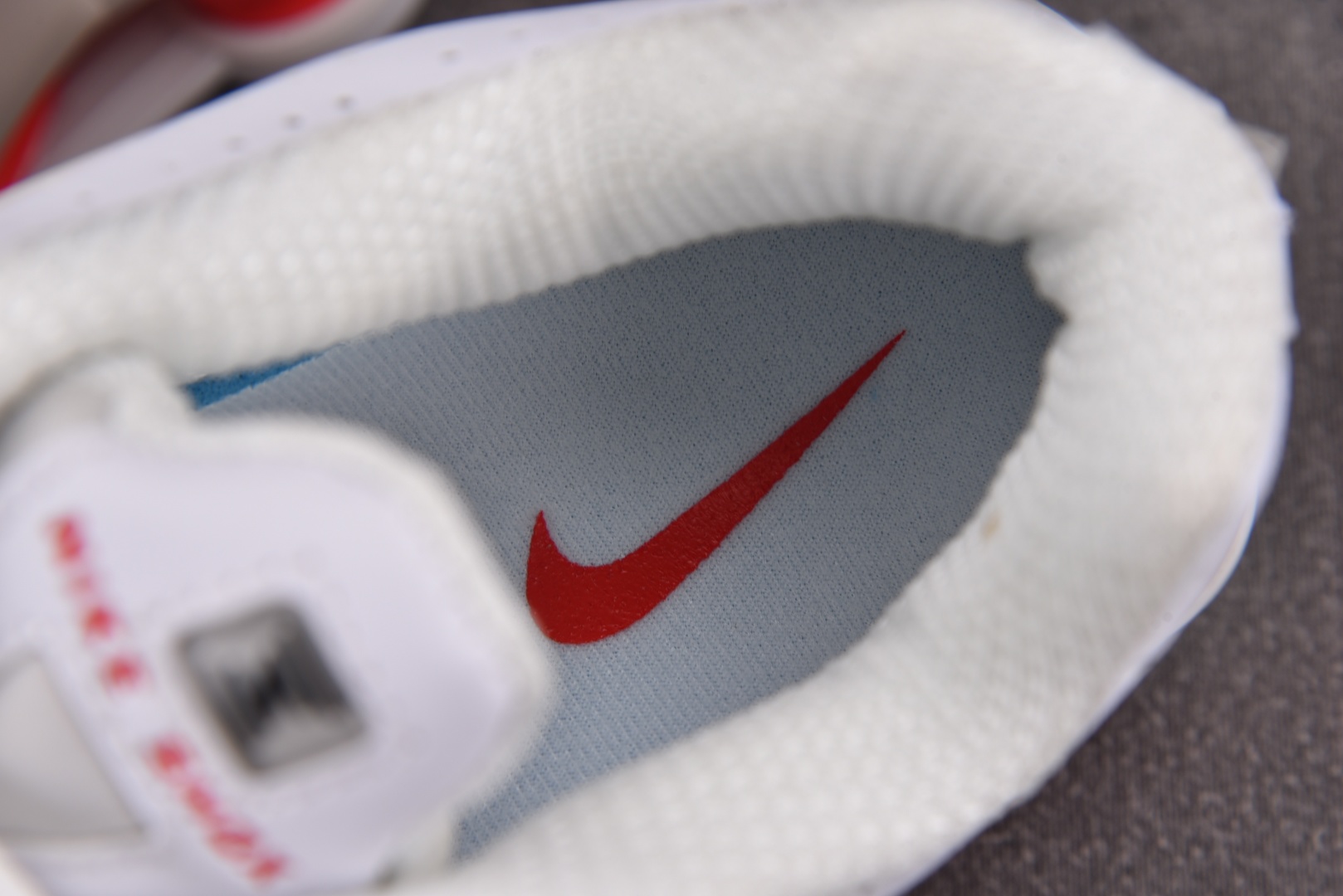 Shox 尺码36-45

纯原版出品-NK Shox R4 White Phantom Picante