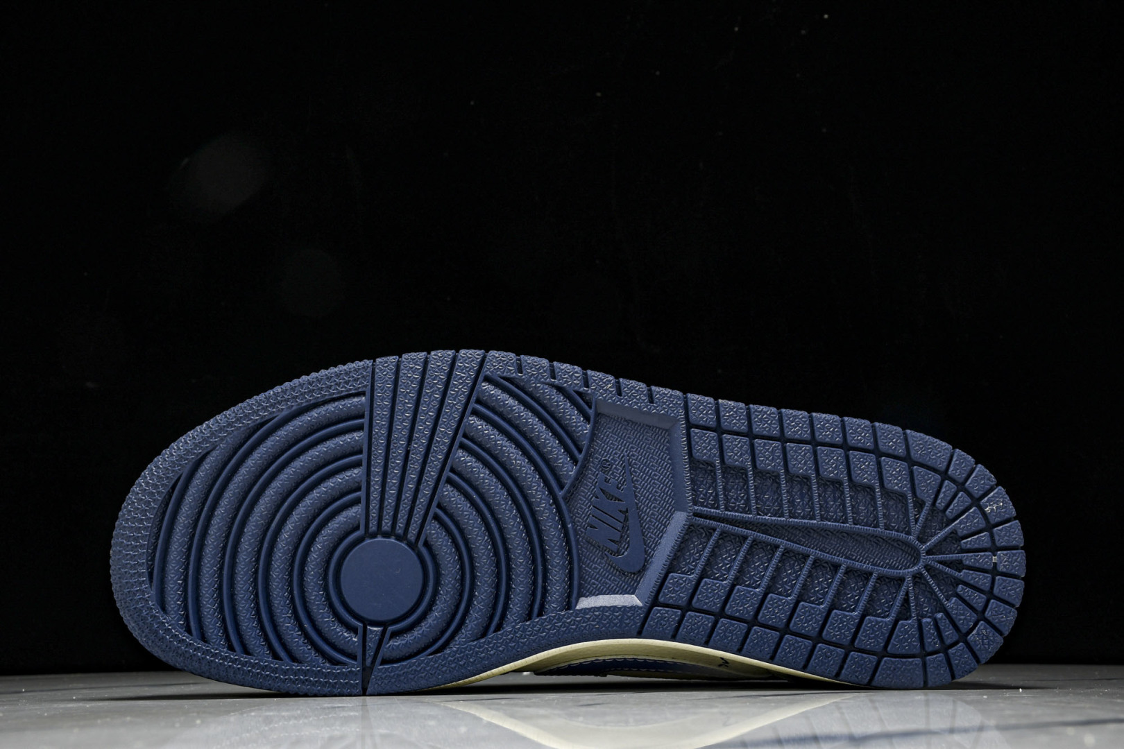 AJ low 尺码36-45

纯原版出品-Travis Scott x Fragment Design