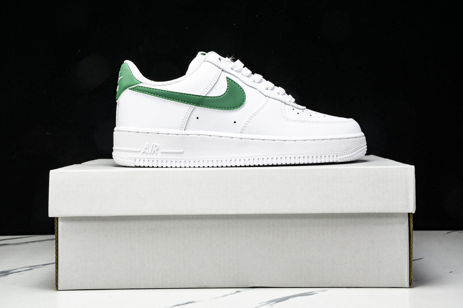 AF1 空军 尺码36-45

纯原版出品-Air Force 1'07 Low 空军一号低帮休闲板鞋 