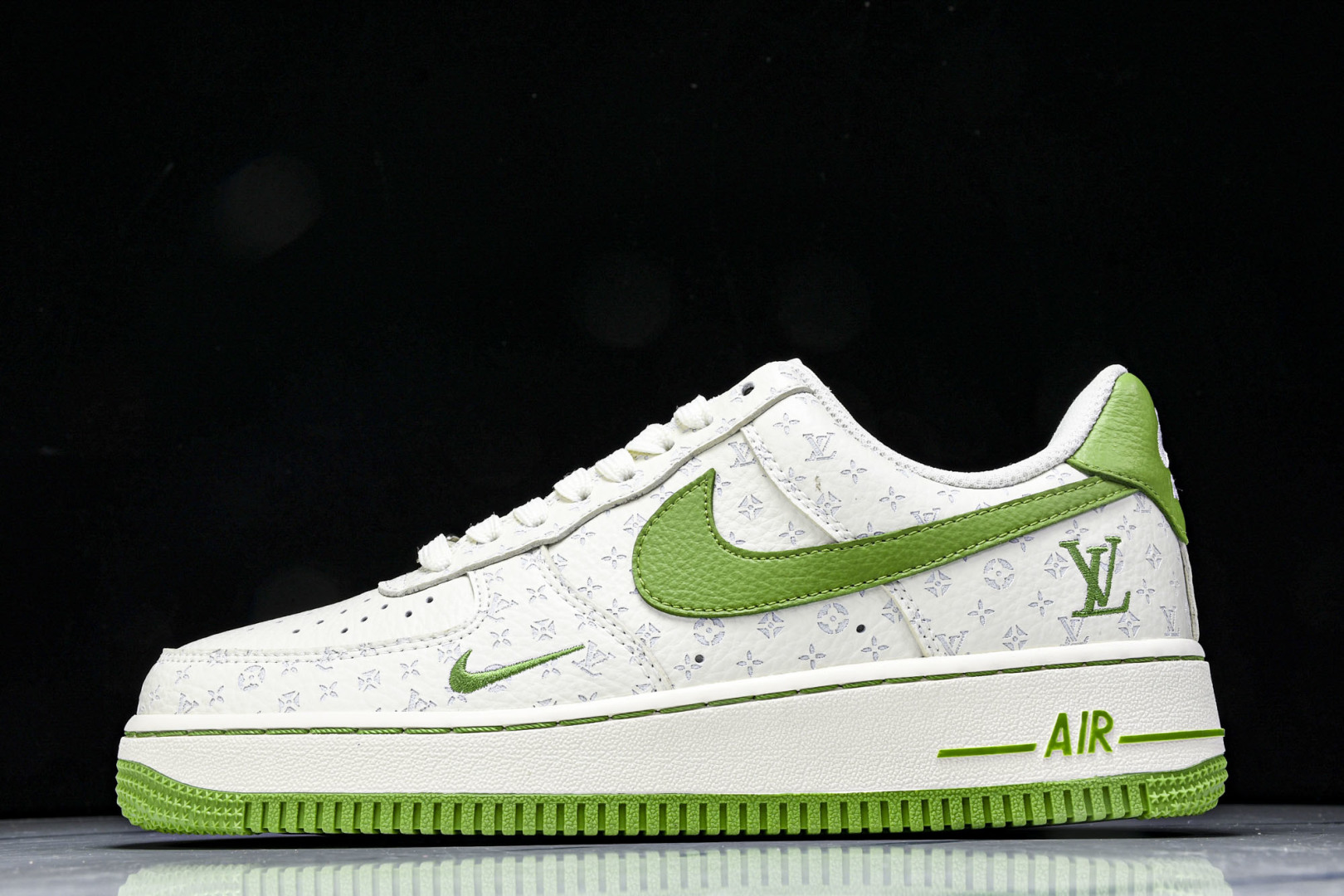 AF1 空军 尺码36-45

纯原版出品-Air Force 1'07 Low LV联名 白绿 空军一