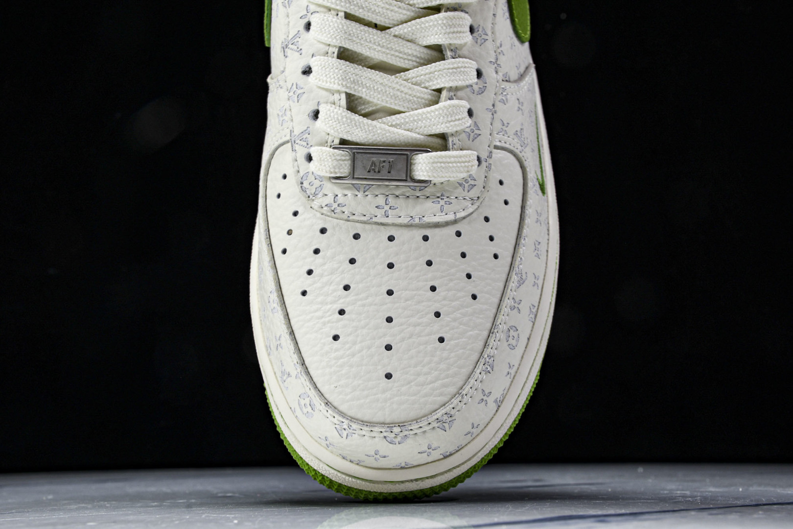 AF1 空军 尺码36-45

纯原版出品-Air Force 1'07 Low LV联名 白绿 空军一
