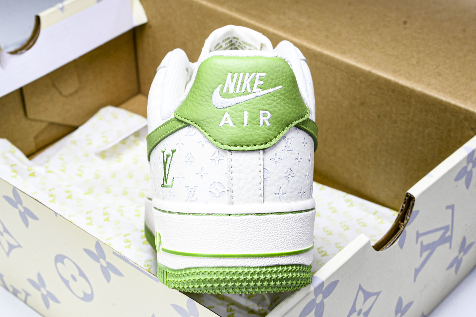 AF1 空军 尺码36-45

纯原版出品-Air Force 1'07 Low LV联名 白绿 空军一
