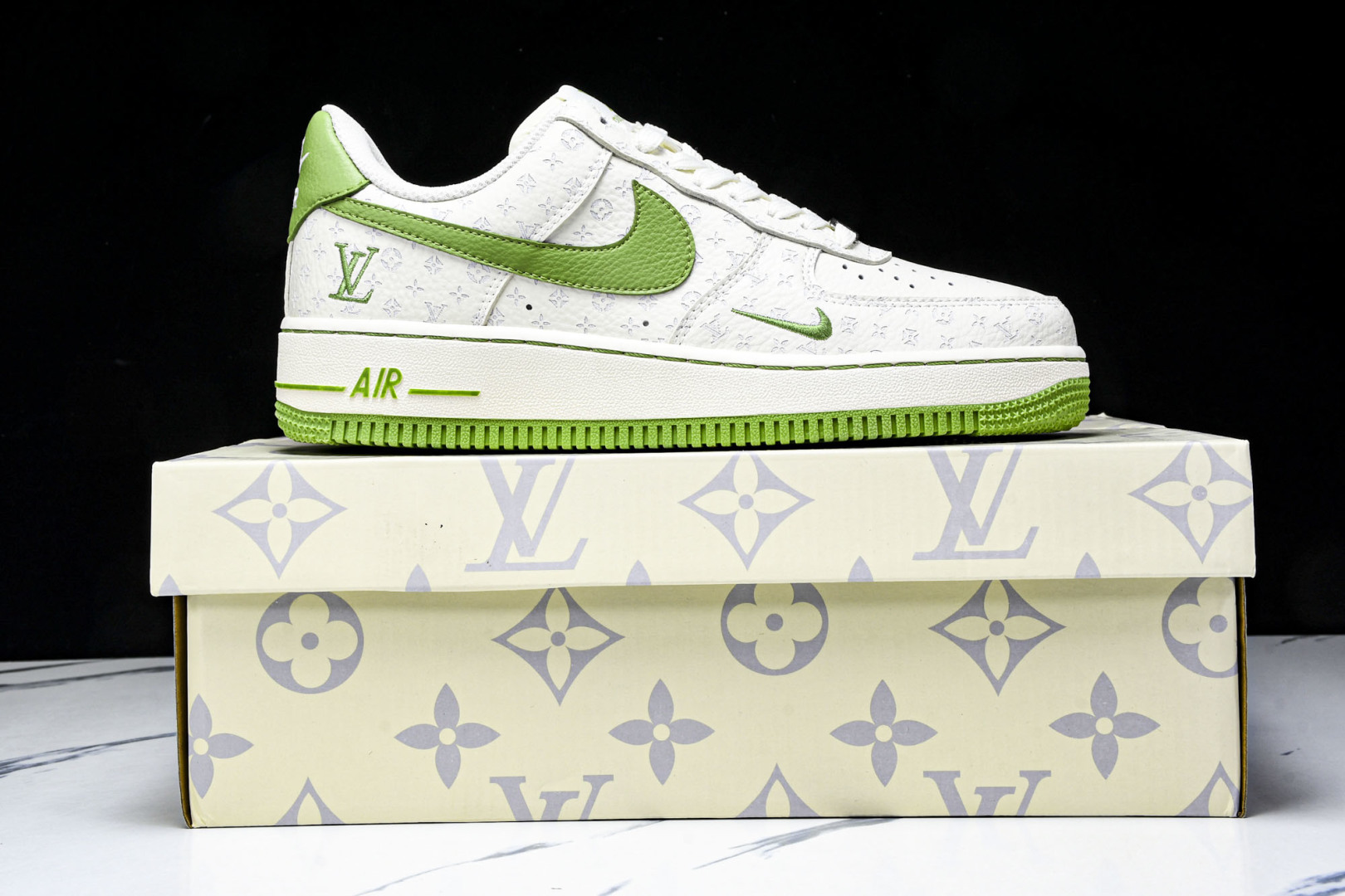 AF1 空军 尺码36-45

纯原版出品-Air Force 1'07 Low LV联名 白绿 空军一