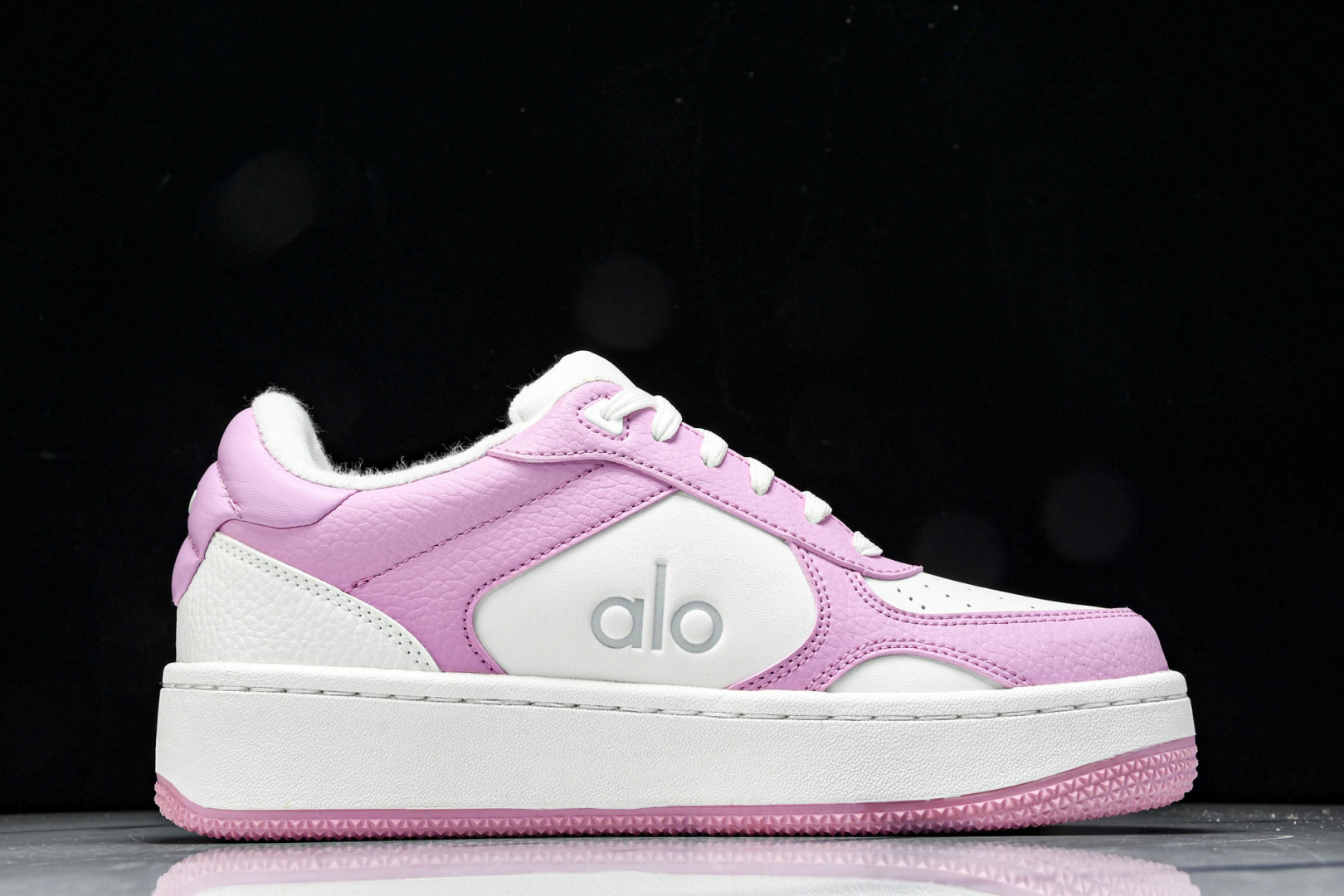 ALo yoga 尺码35-40

纯原版出品-ALo yoga Recover Mode Em 防滑耐