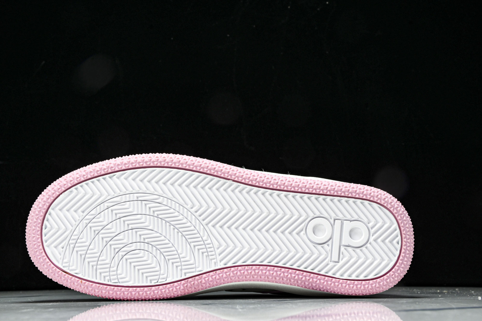 ALo yoga 尺码35-40

纯原版出品-ALo yoga Recover Mode Em 防滑耐