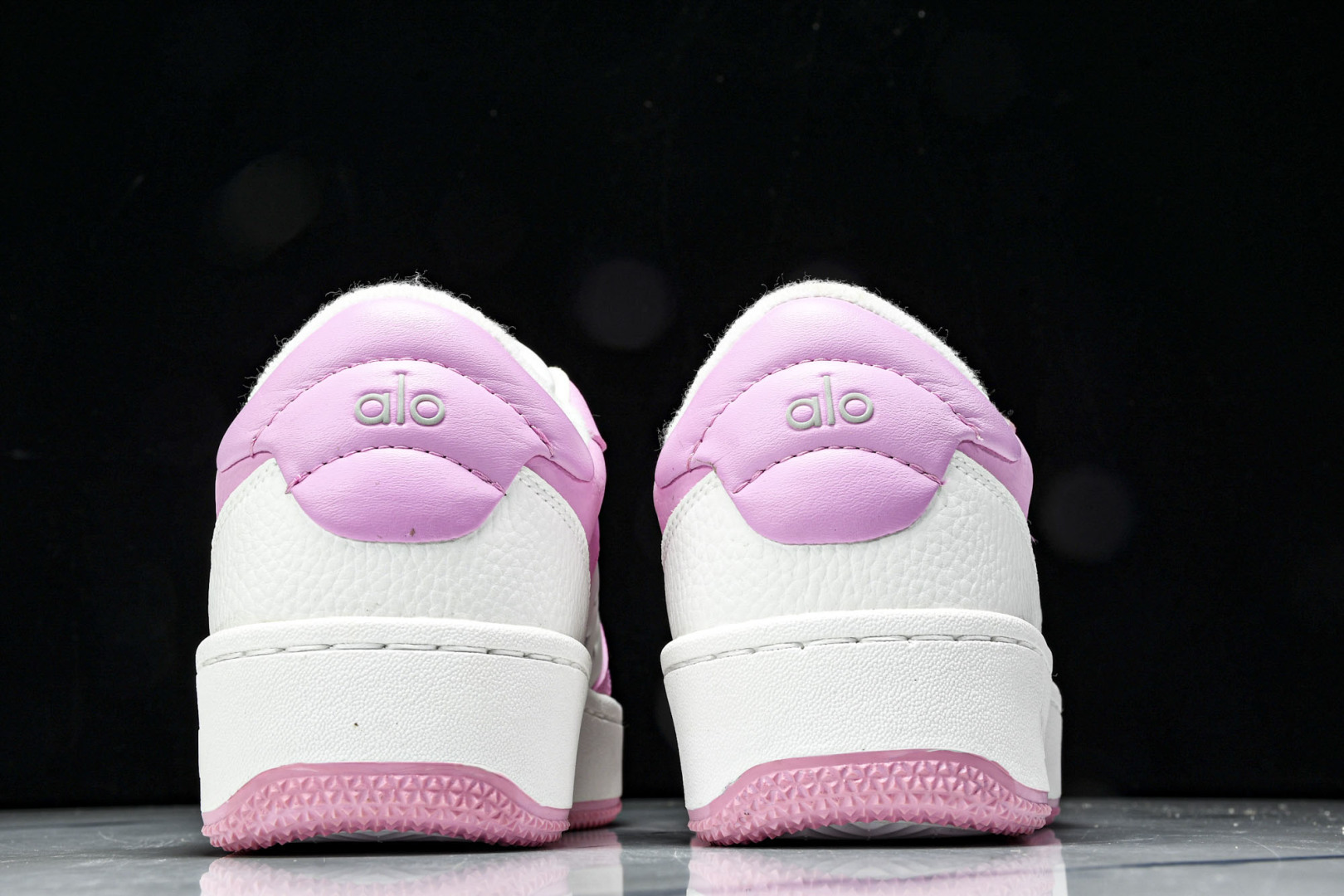 ALo yoga 尺码35-40

纯原版出品-ALo yoga Recover Mode Em 防滑耐