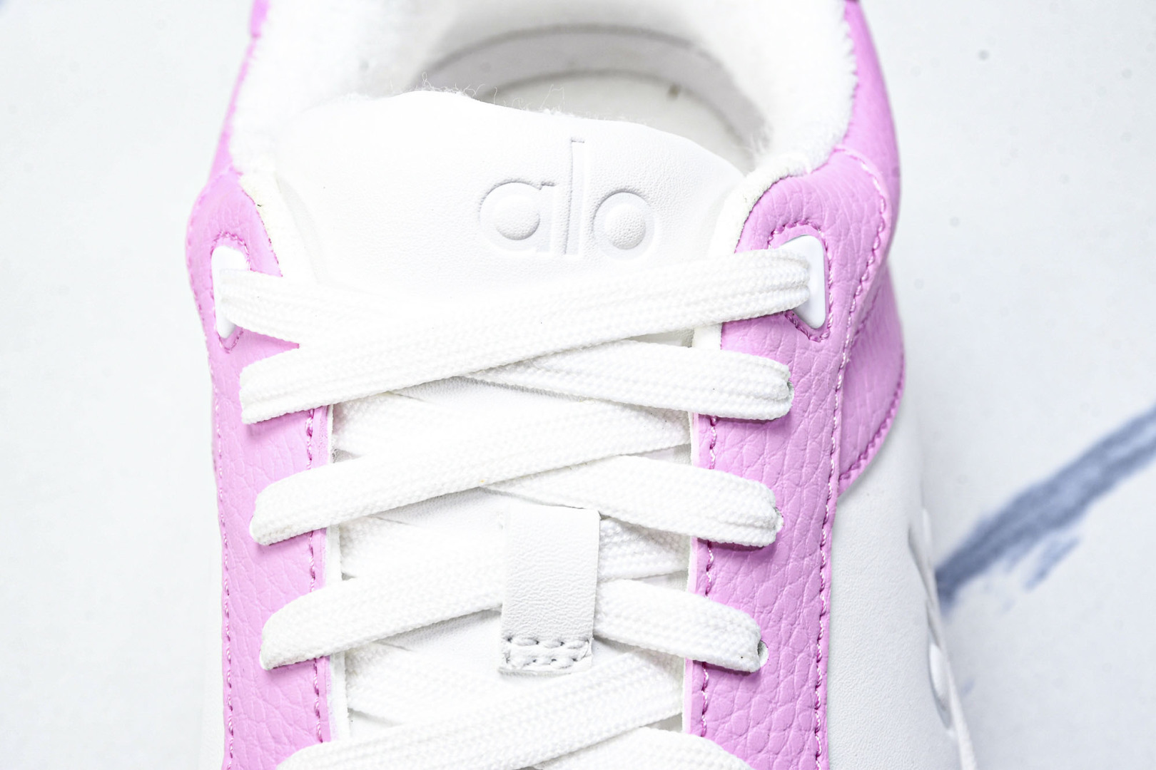 ALo yoga 尺码35-40

纯原版出品-ALo yoga Recover Mode Em 防滑耐