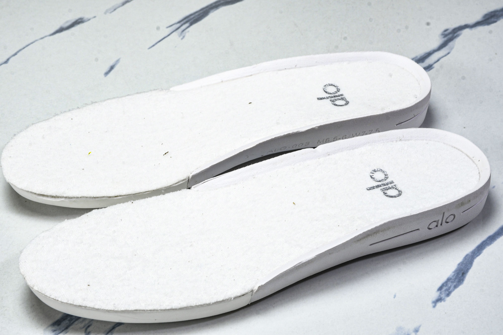 ALo yoga 尺码35-40

纯原版出品-ALo yoga Recover Mode Em 防滑耐