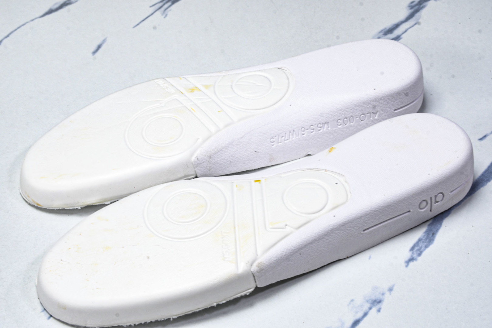 ALo yoga 尺码35-40

纯原版出品-ALo yoga Recover Mode Em 防滑耐