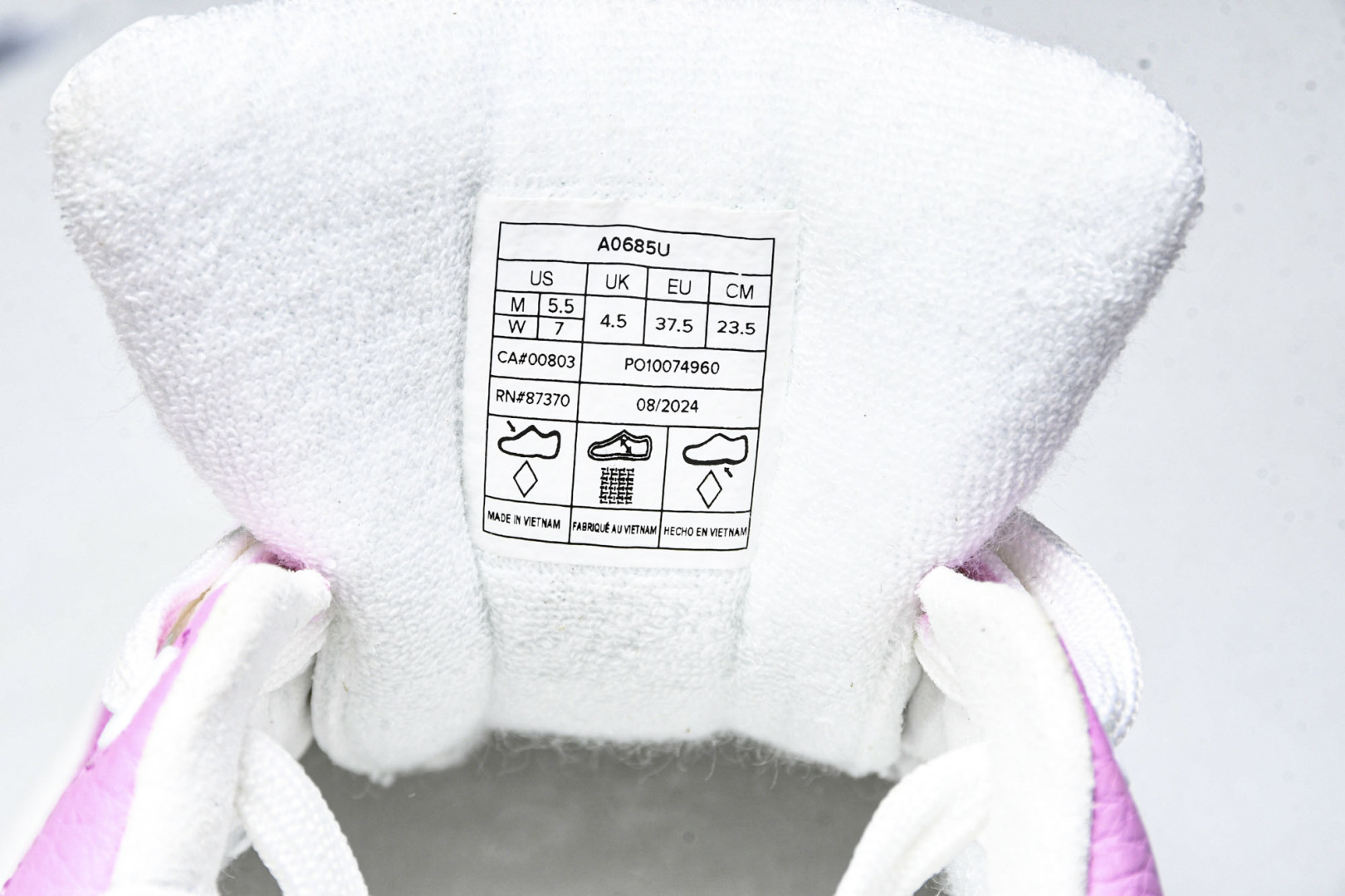 ALo yoga 尺码35-40

纯原版出品-ALo yoga Recover Mode Em 防滑耐