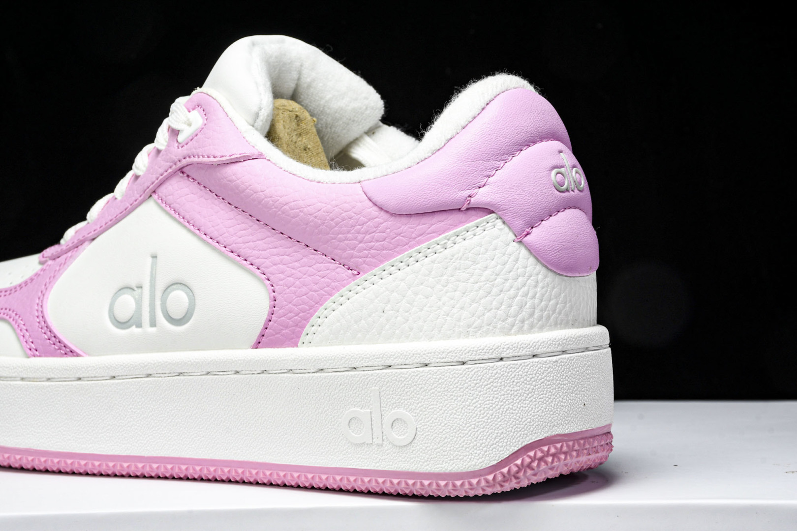 ALo yoga 尺码35-40

纯原版出品-ALo yoga Recover Mode Em 防滑耐