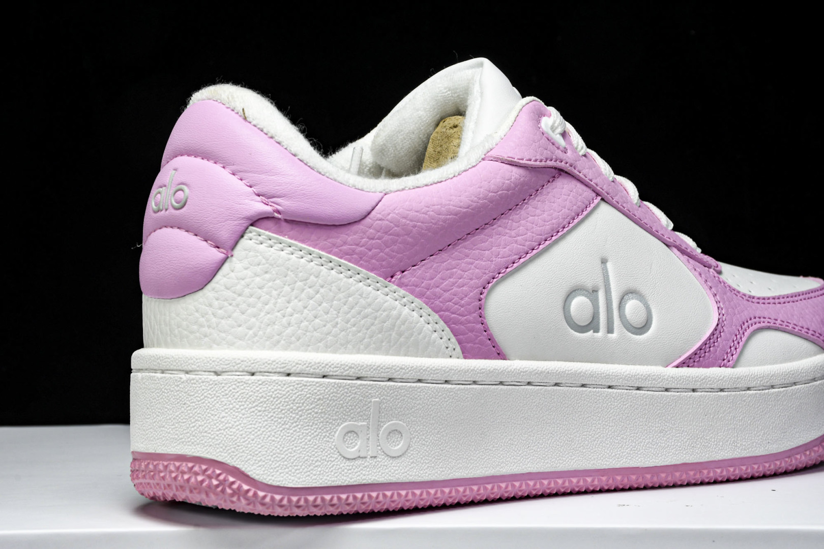 ALo yoga 尺码35-40

纯原版出品-ALo yoga Recover Mode Em 防滑耐