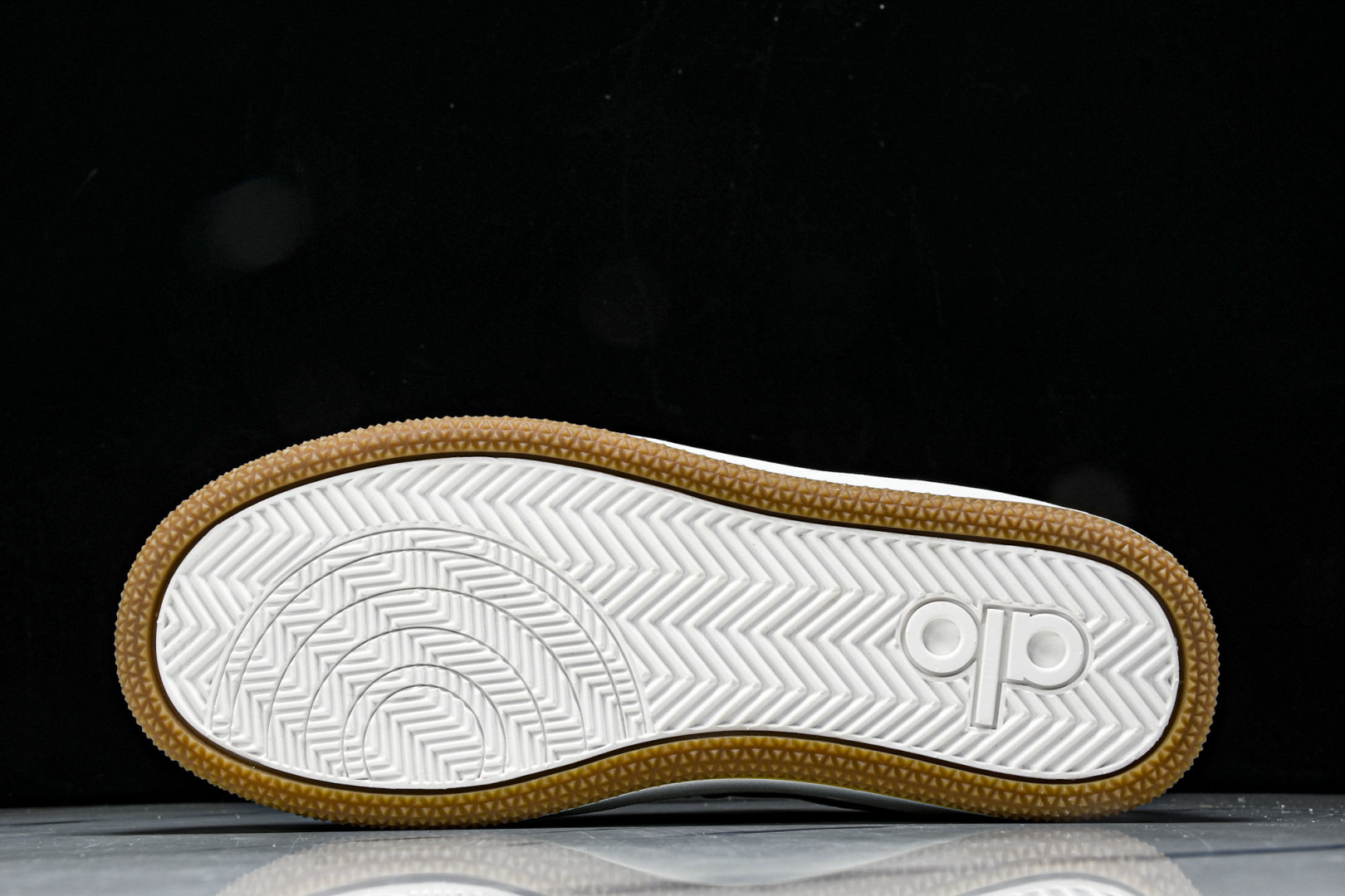 ALo yoga 尺码35-46

纯原版出品-ALo yoga Recover Mode Em 防滑耐