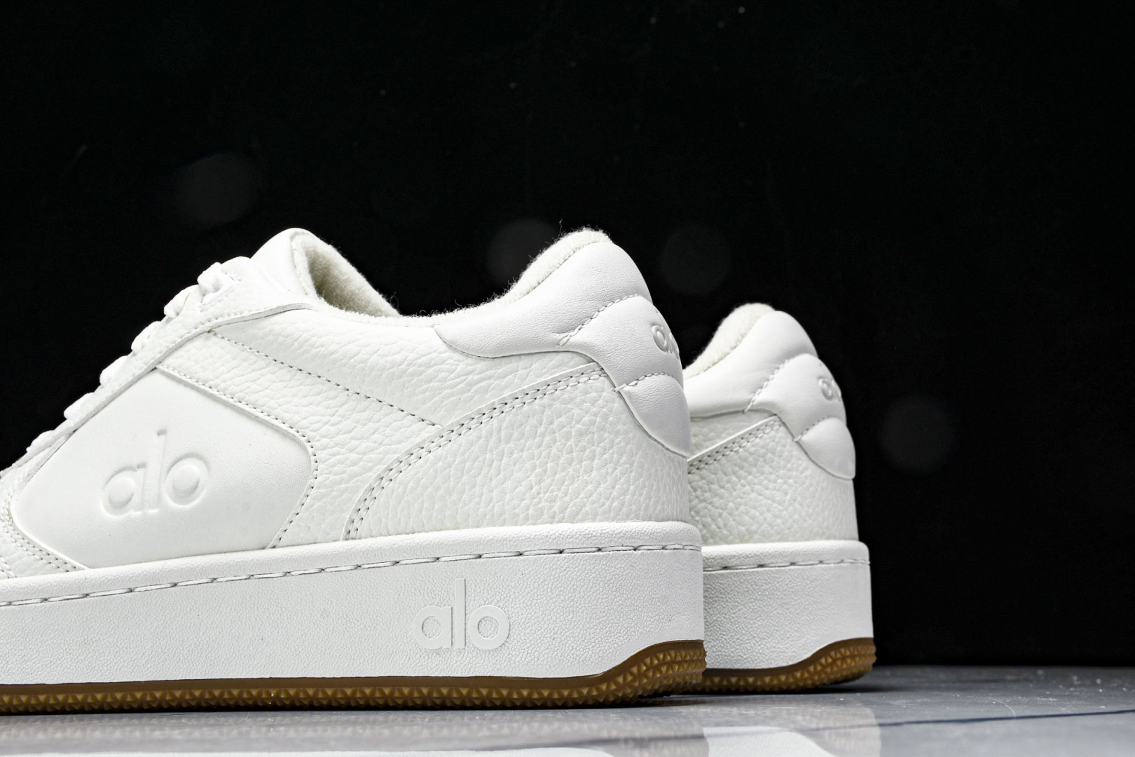ALo yoga 尺码35-46

纯原版出品-ALo yoga Recover Mode Em 防滑耐