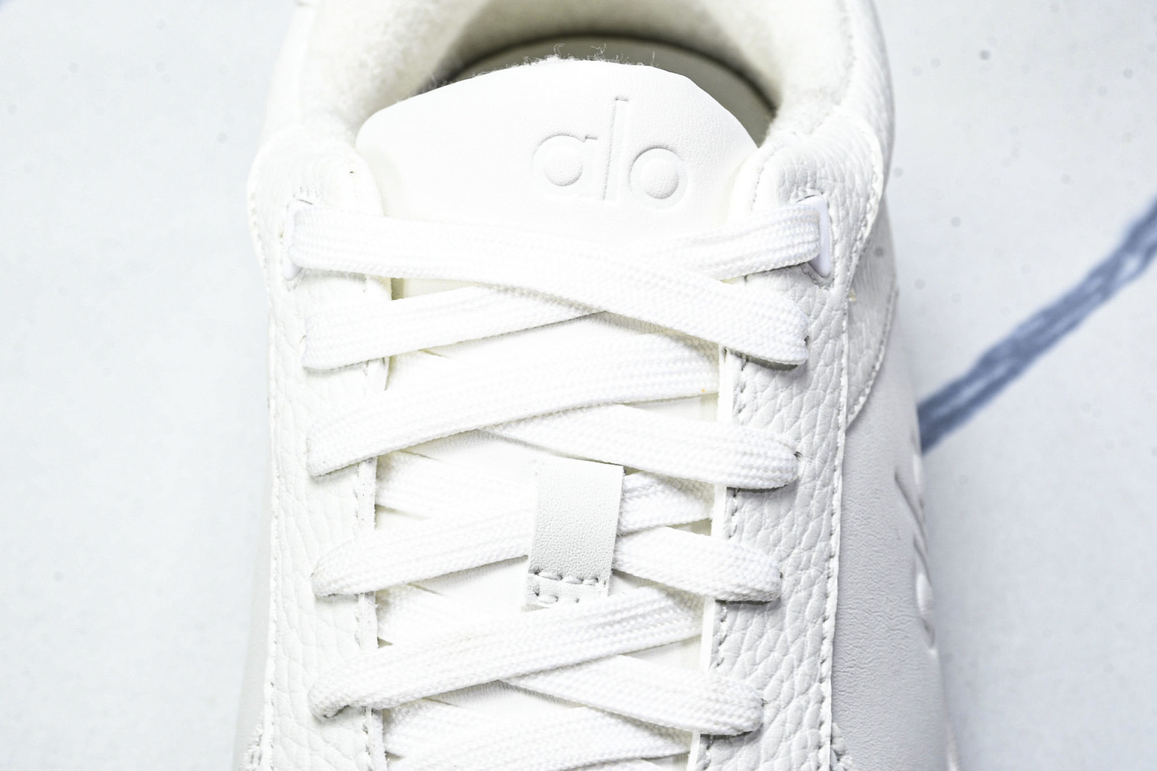 ALo yoga 尺码35-46

纯原版出品-ALo yoga Recover Mode Em 防滑耐