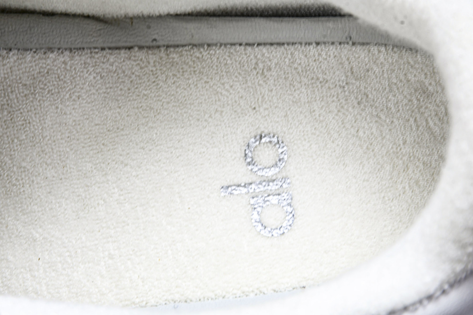 ALo yoga 尺码35-46

纯原版出品-ALo yoga Recover Mode Em 防滑耐