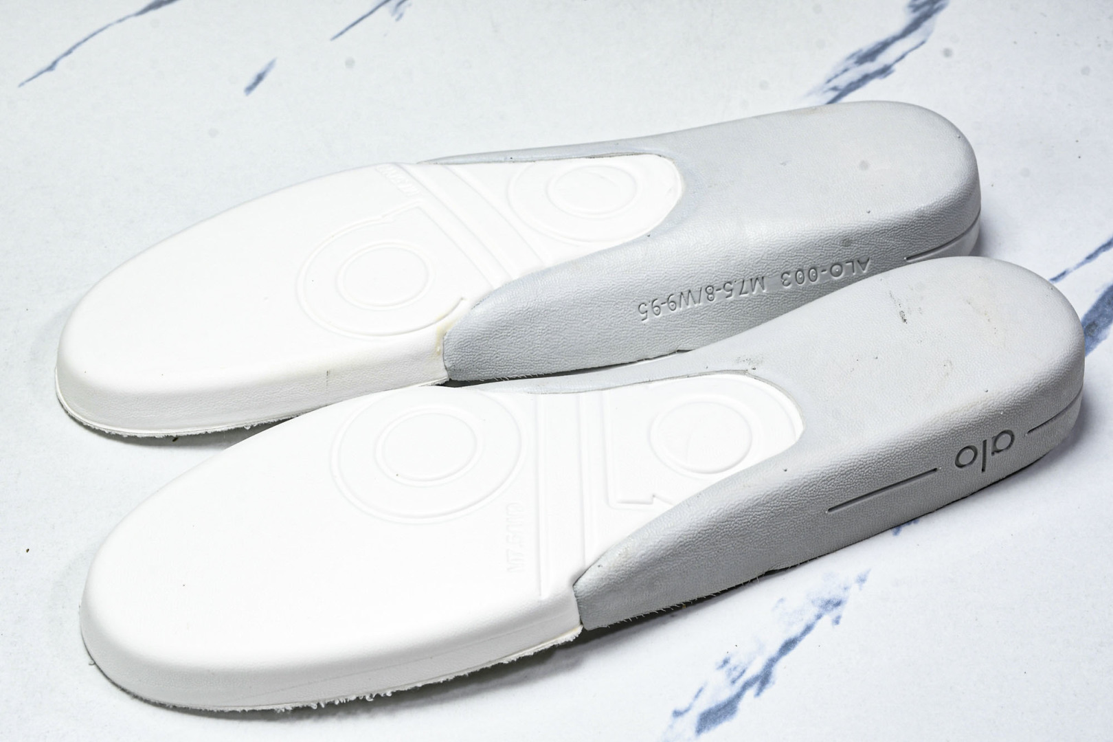 ALo yoga 尺码35-46

纯原版出品-ALo yoga Recover Mode Em 防滑耐