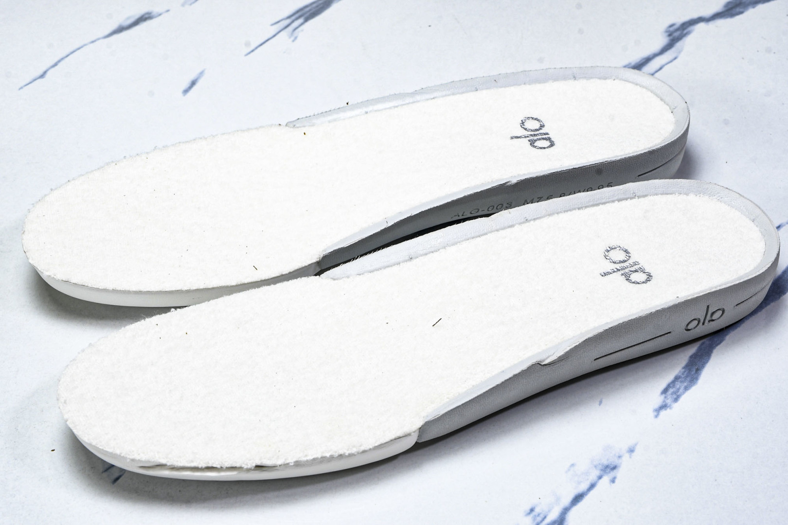 ALo yoga 尺码35-46

纯原版出品-ALo yoga Recover Mode Em 防滑耐