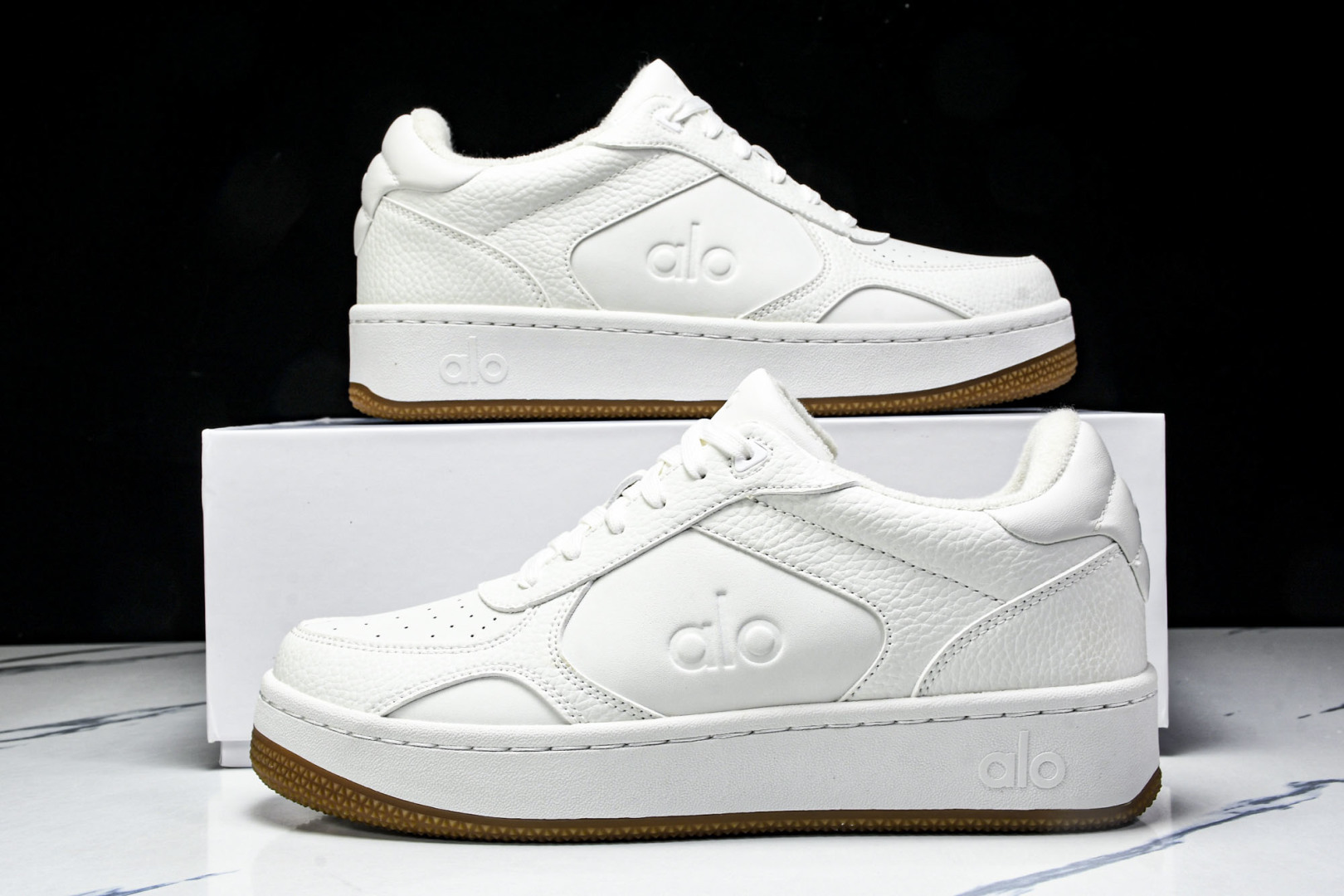ALo yoga 尺码35-46

纯原版出品-ALo yoga Recover Mode Em 防滑耐