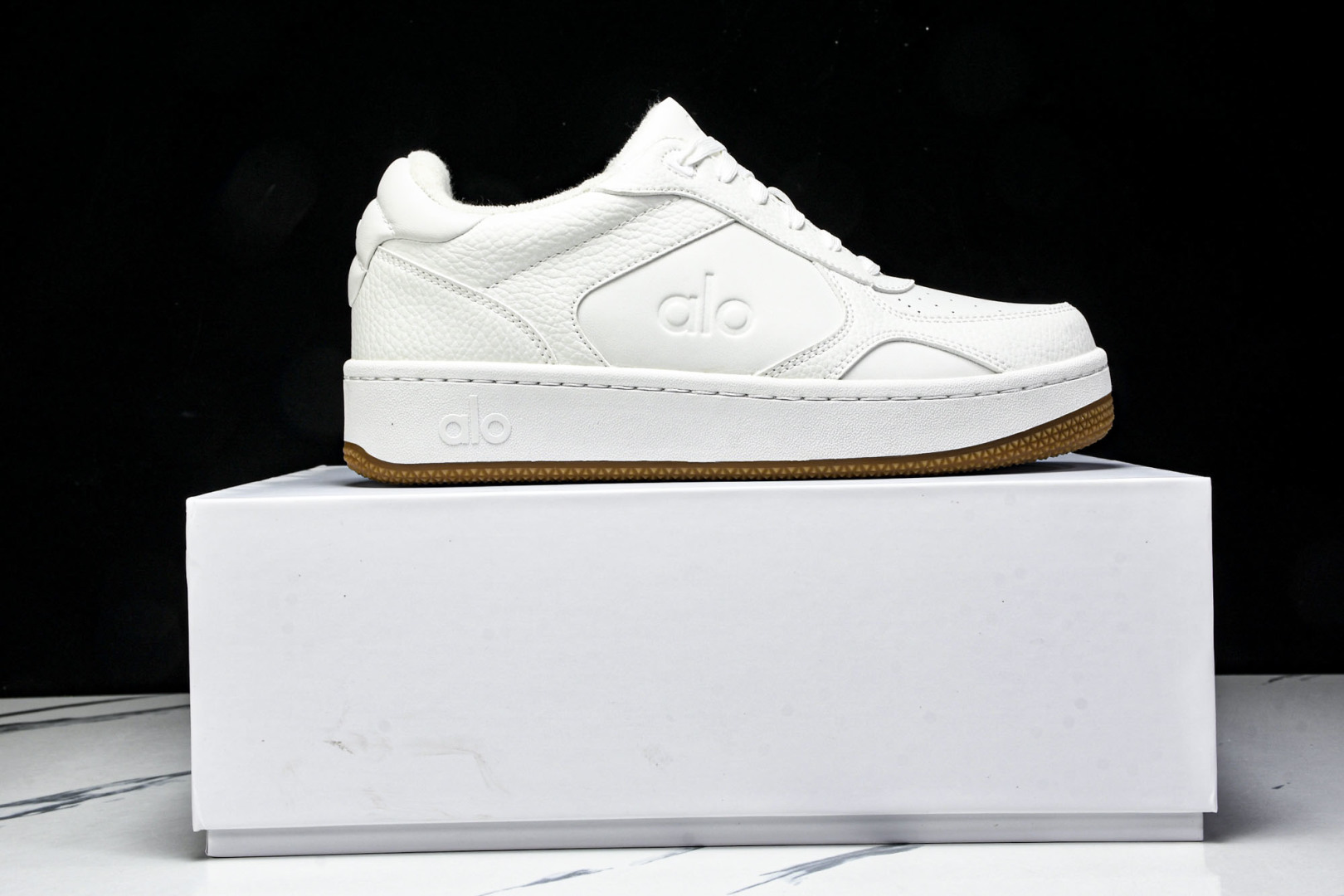 ALo yoga 尺码35-46

纯原版出品-ALo yoga Recover Mode Em 防滑耐