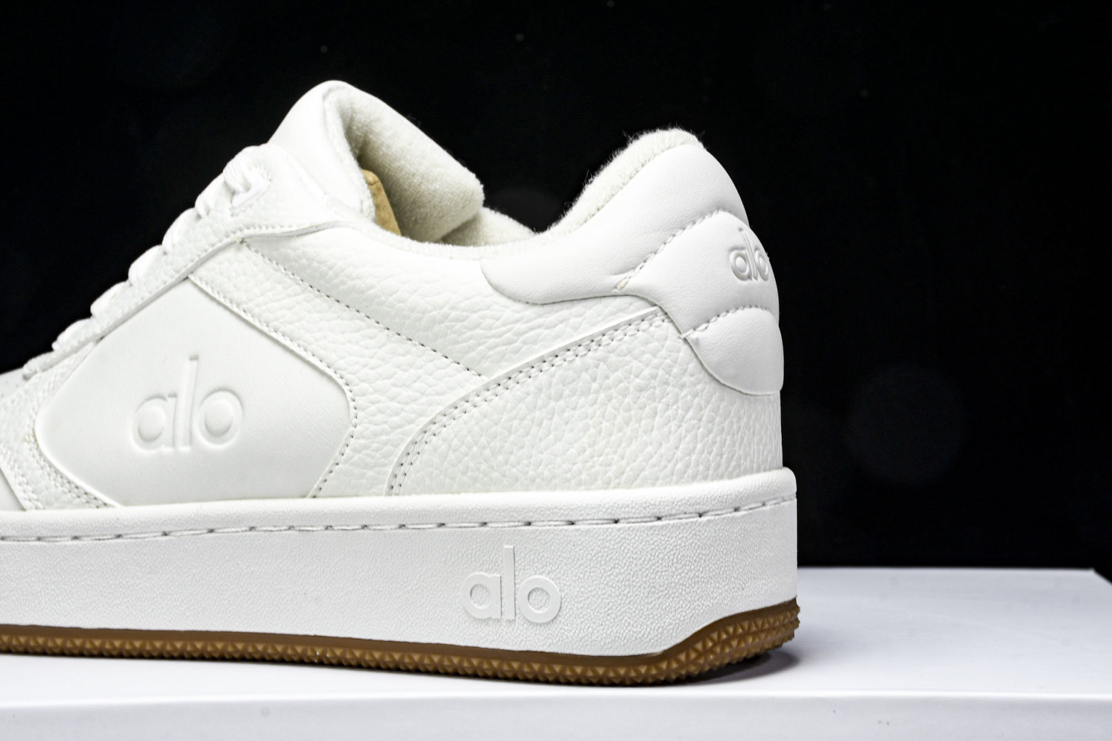 ALo yoga 尺码35-46

纯原版出品-ALo yoga Recover Mode Em 防滑耐