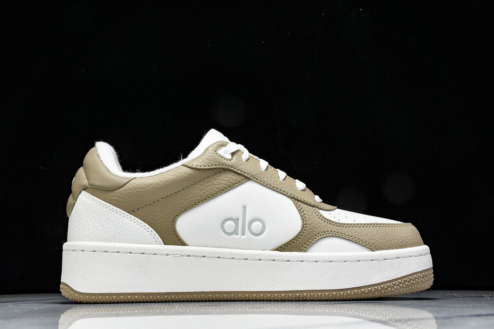 ALo yoga 尺码35-46

纯原版出品-ALo yoga Recover Mode Em 防滑耐