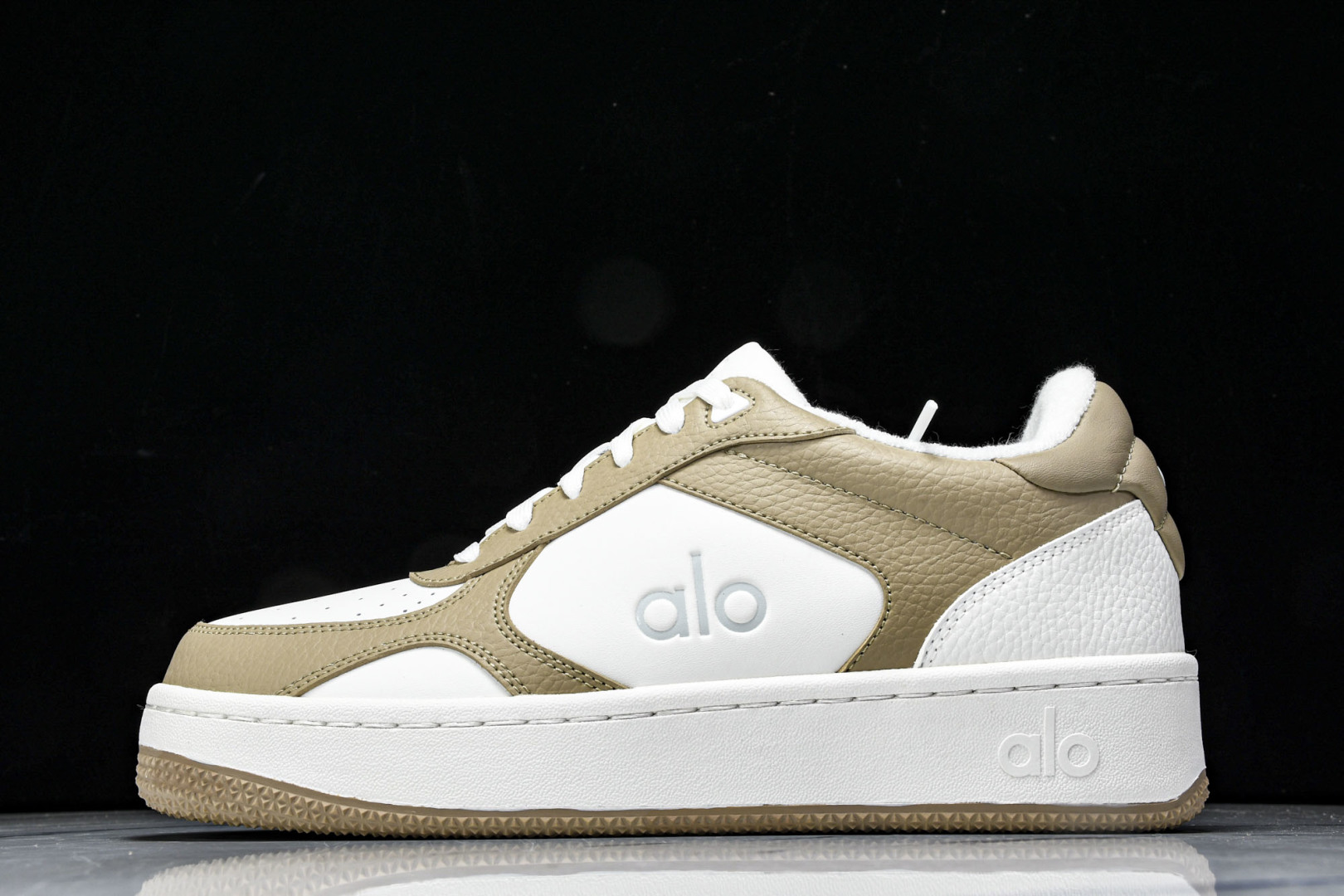 ALo yoga 尺码35-46

纯原版出品-ALo yoga Recover Mode Em 防滑耐