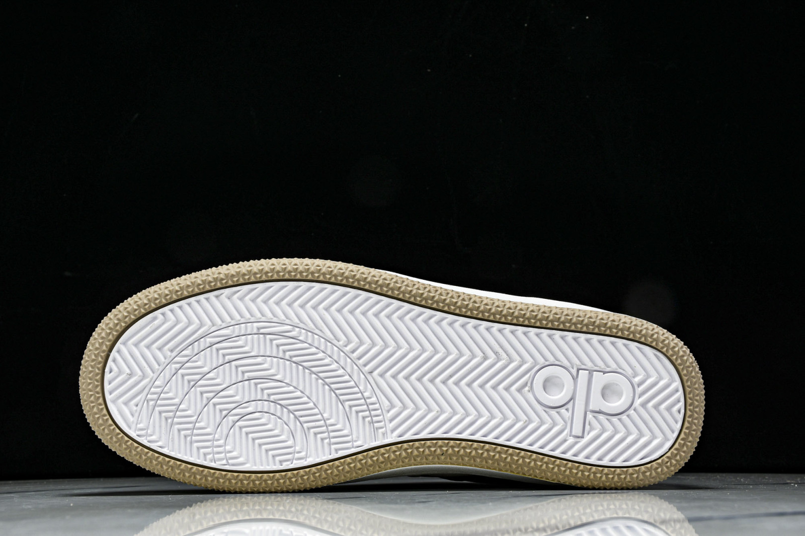 ALo yoga 尺码35-46

纯原版出品-ALo yoga Recover Mode Em 防滑耐