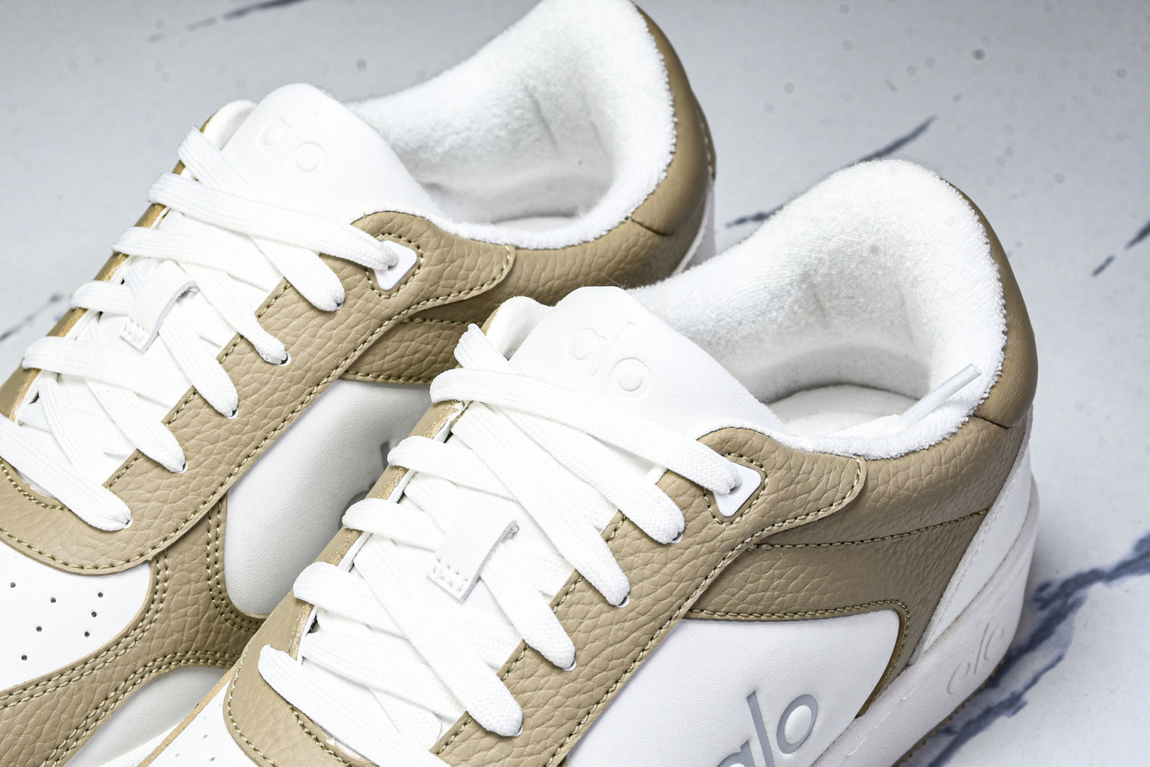 ALo yoga 尺码35-46

纯原版出品-ALo yoga Recover Mode Em 防滑耐