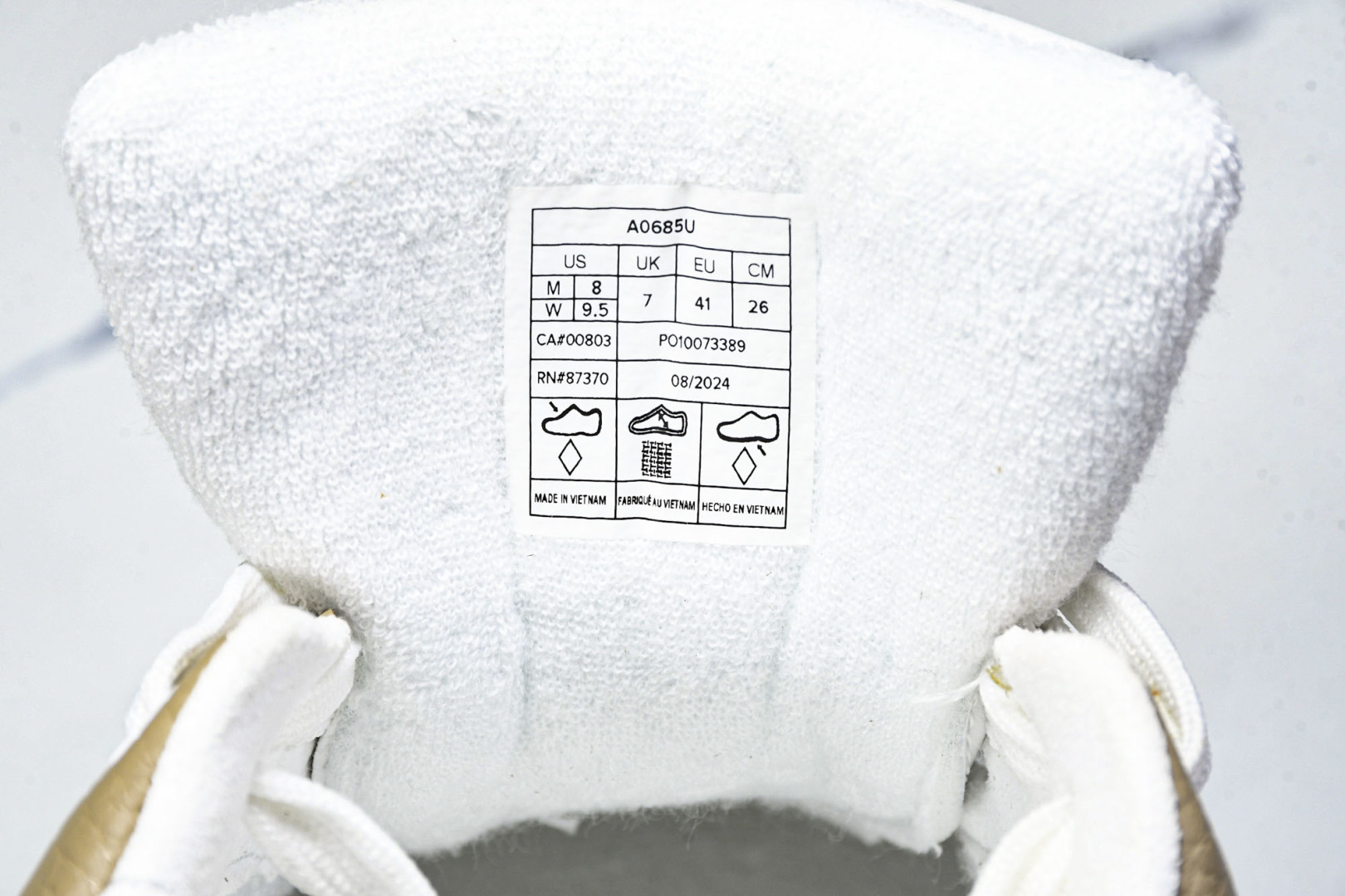 ALo yoga 尺码35-46

纯原版出品-ALo yoga Recover Mode Em 防滑耐