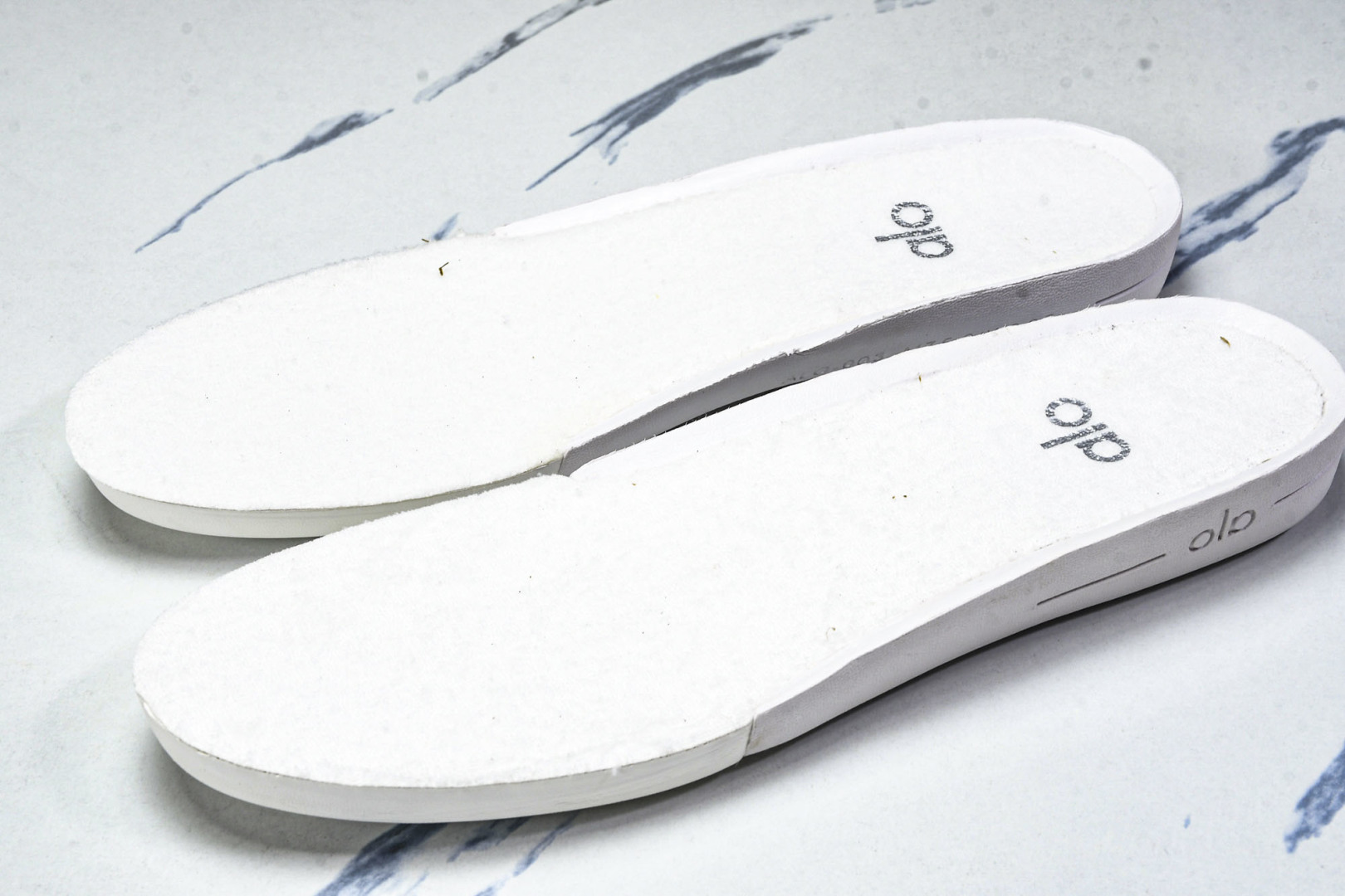 ALo yoga 尺码35-46

纯原版出品-ALo yoga Recover Mode Em 防滑耐