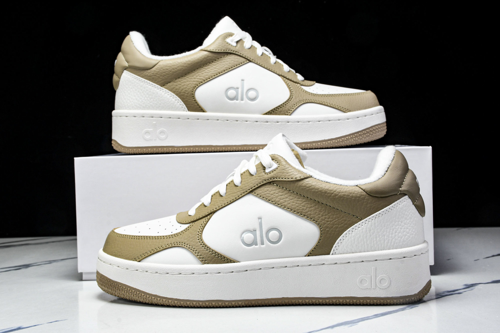 ALo yoga 尺码35-46

纯原版出品-ALo yoga Recover Mode Em 防滑耐
