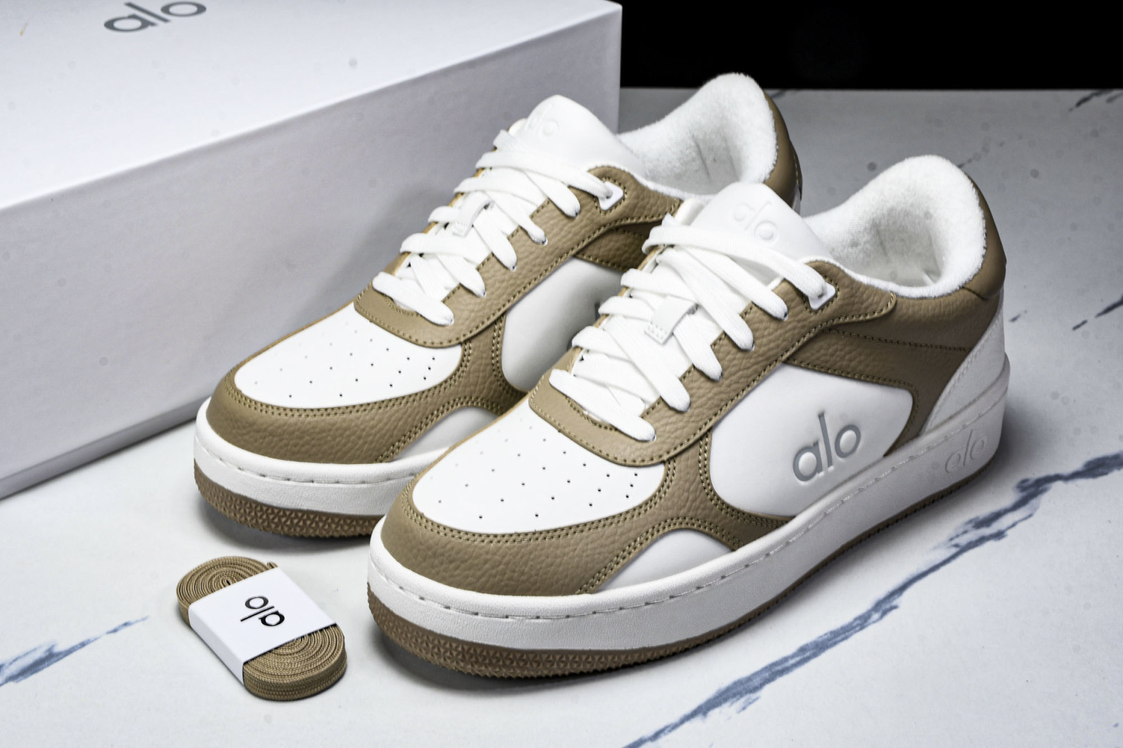 ALo yoga 尺码35-46

纯原版出品-ALo yoga Recover Mode Em 防滑耐