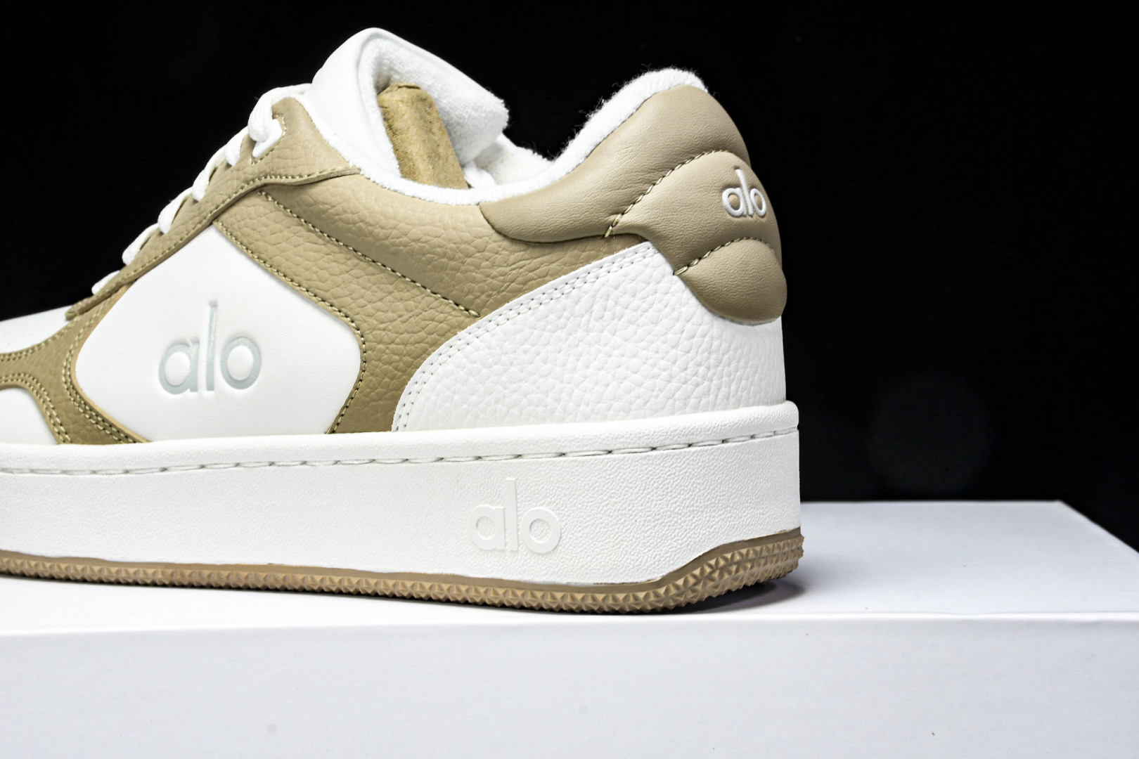 ALo yoga 尺码35-46

纯原版出品-ALo yoga Recover Mode Em 防滑耐