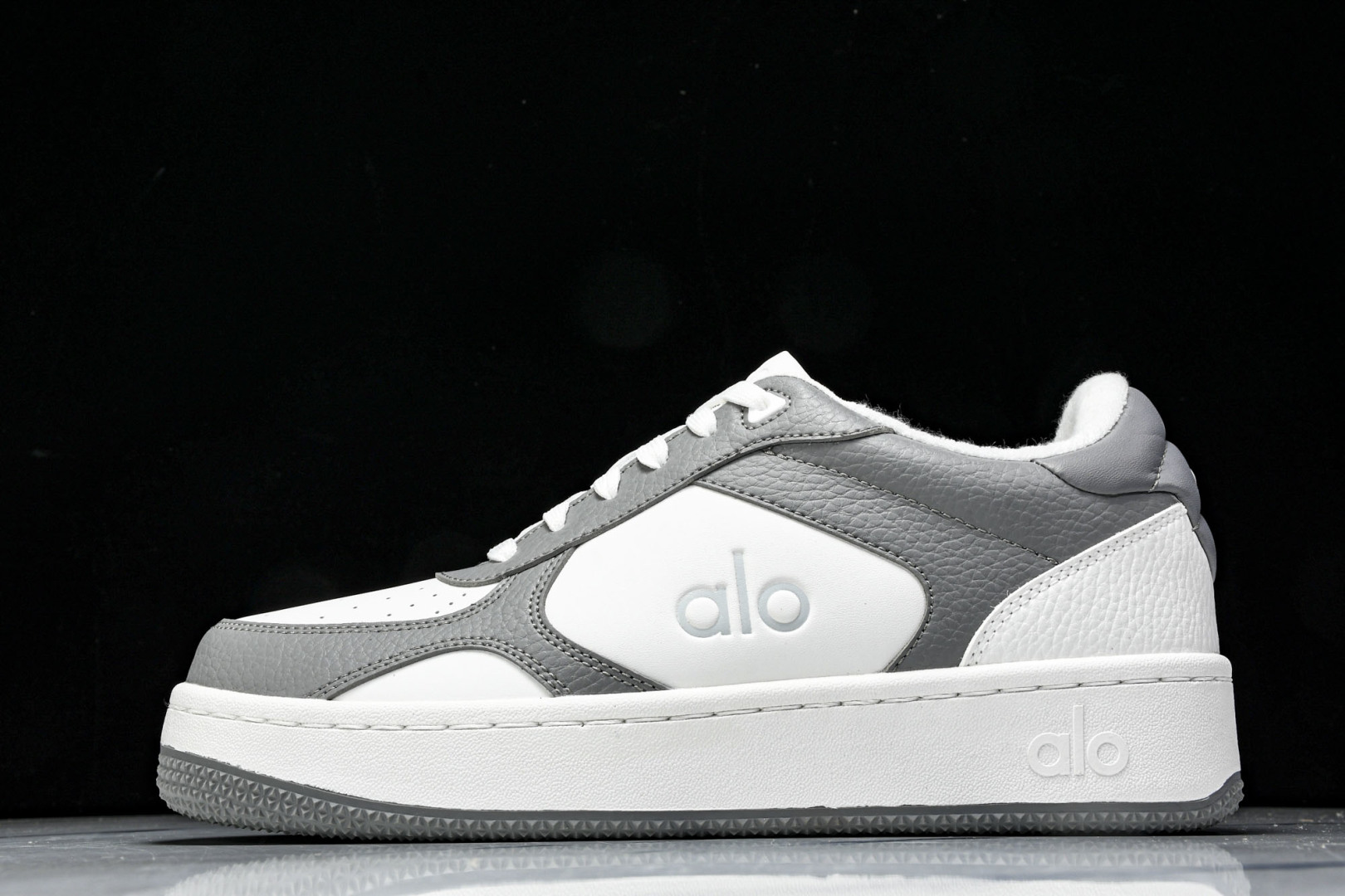 ALo yoga 尺码35-46

纯原版出品-ALo yoga Recover Mode Em 防滑耐