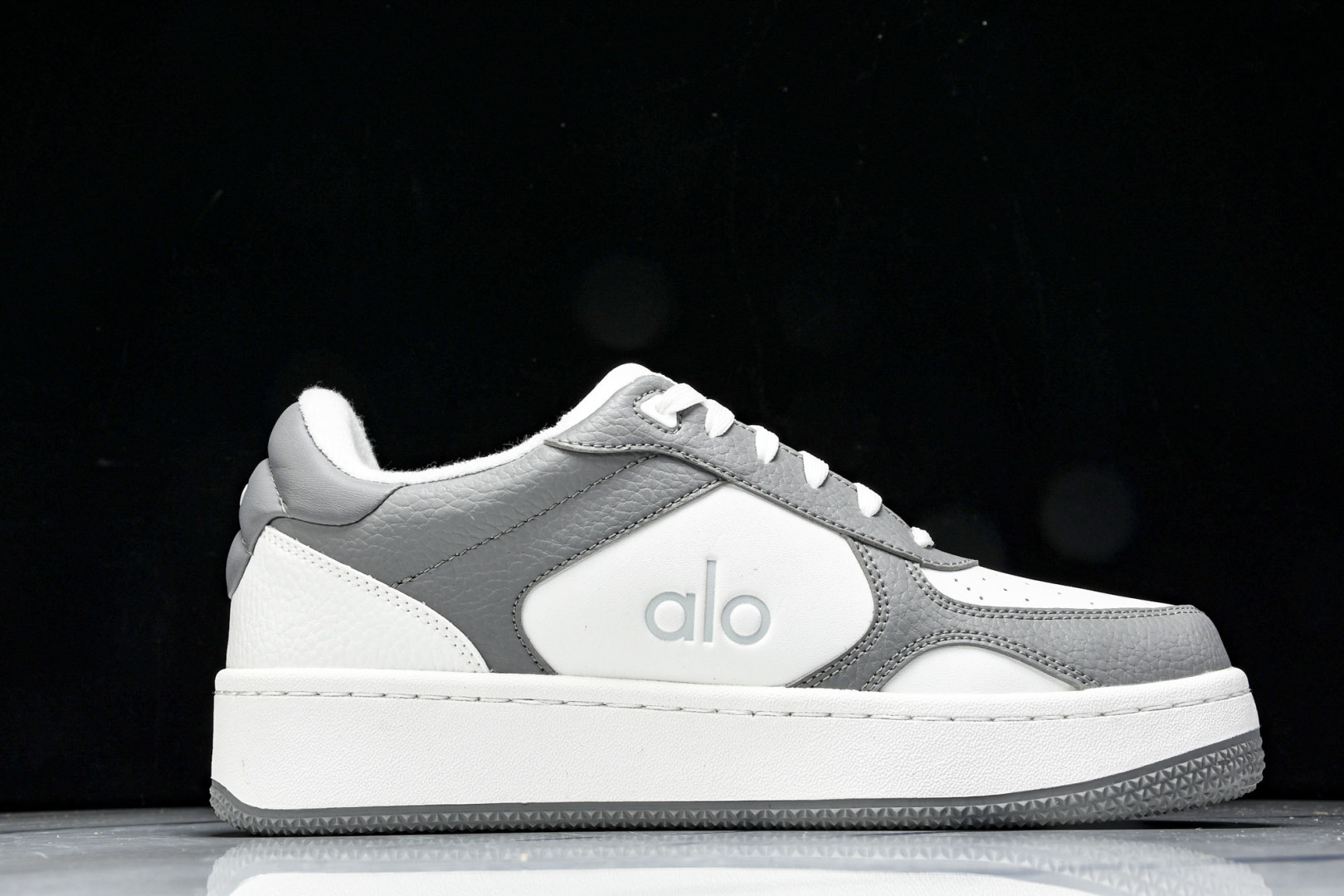 ALo yoga 尺码35-46

纯原版出品-ALo yoga Recover Mode Em 防滑耐