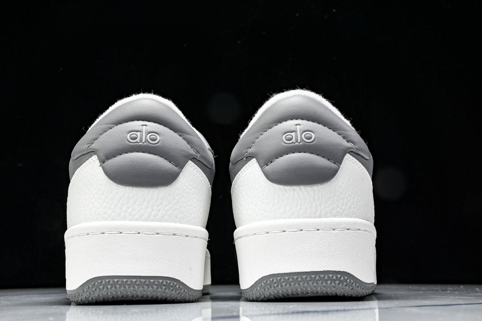 ALo yoga 尺码35-46

纯原版出品-ALo yoga Recover Mode Em 防滑耐