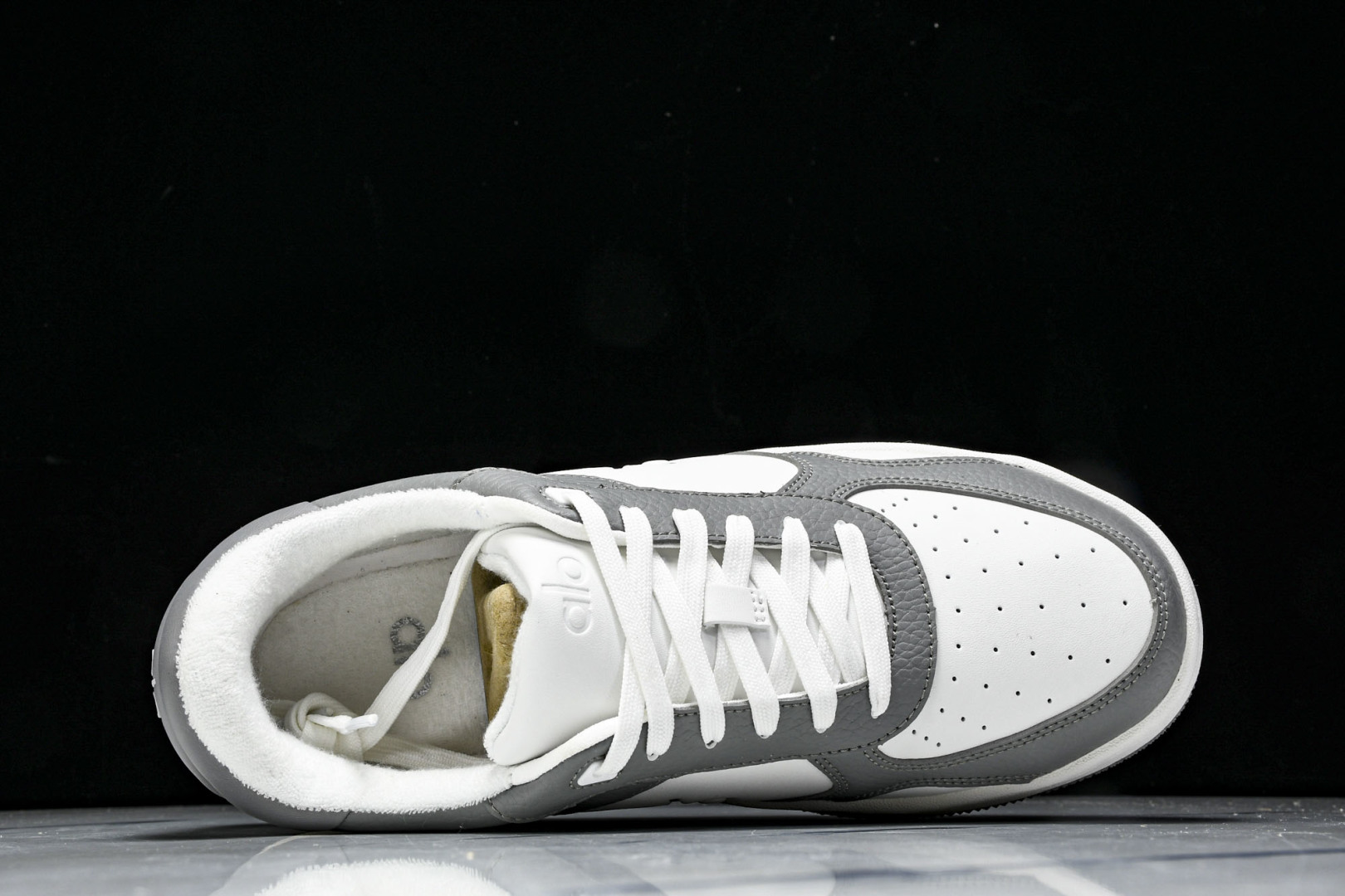 ALo yoga 尺码35-46

纯原版出品-ALo yoga Recover Mode Em 防滑耐