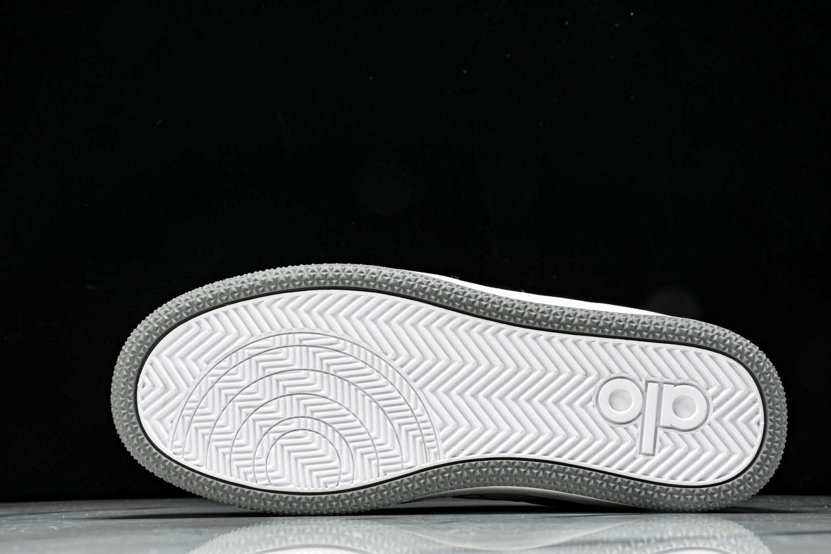 ALo yoga 尺码35-46

纯原版出品-ALo yoga Recover Mode Em 防滑耐